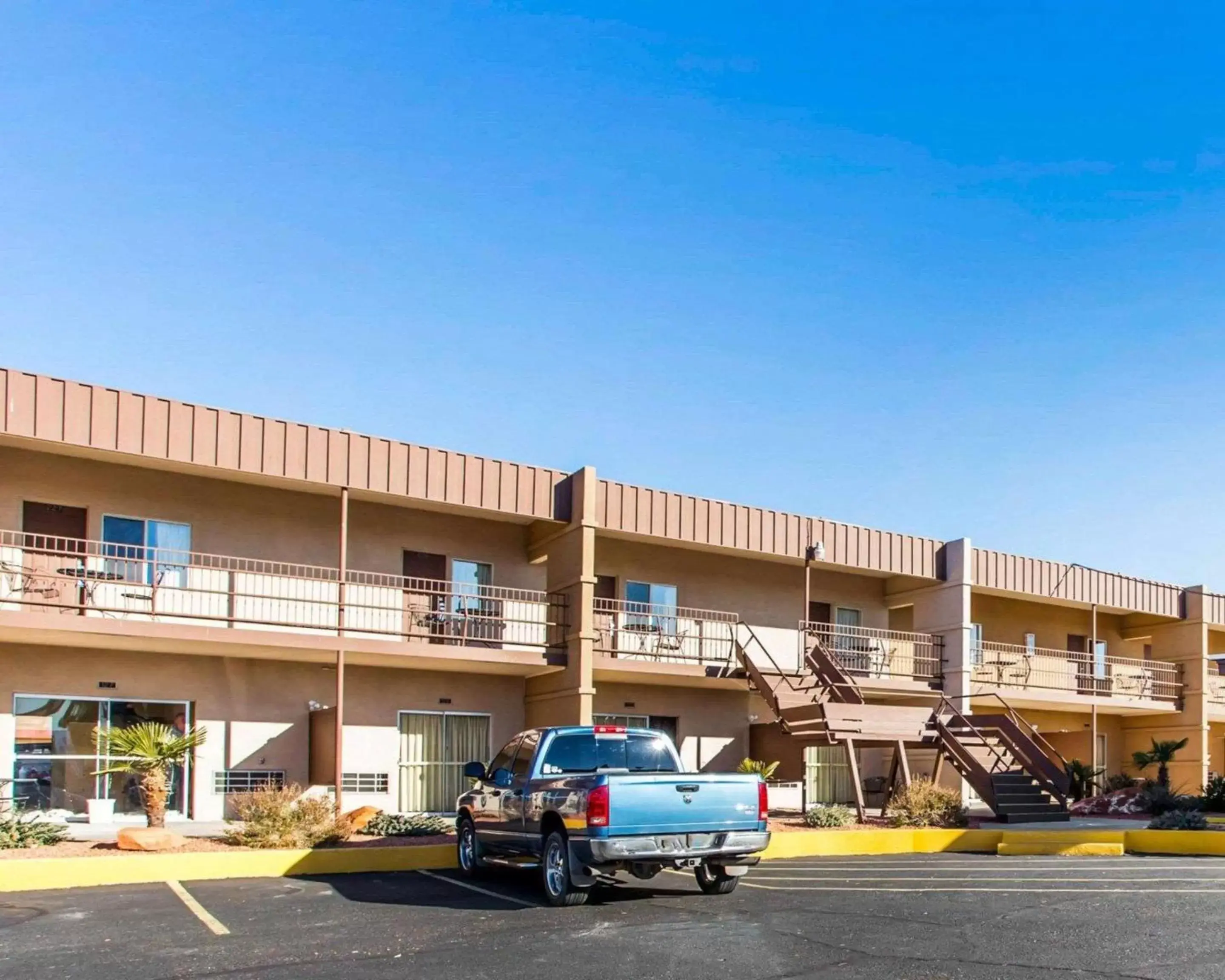 Property Building in Rodeway Inn at Lake Powell