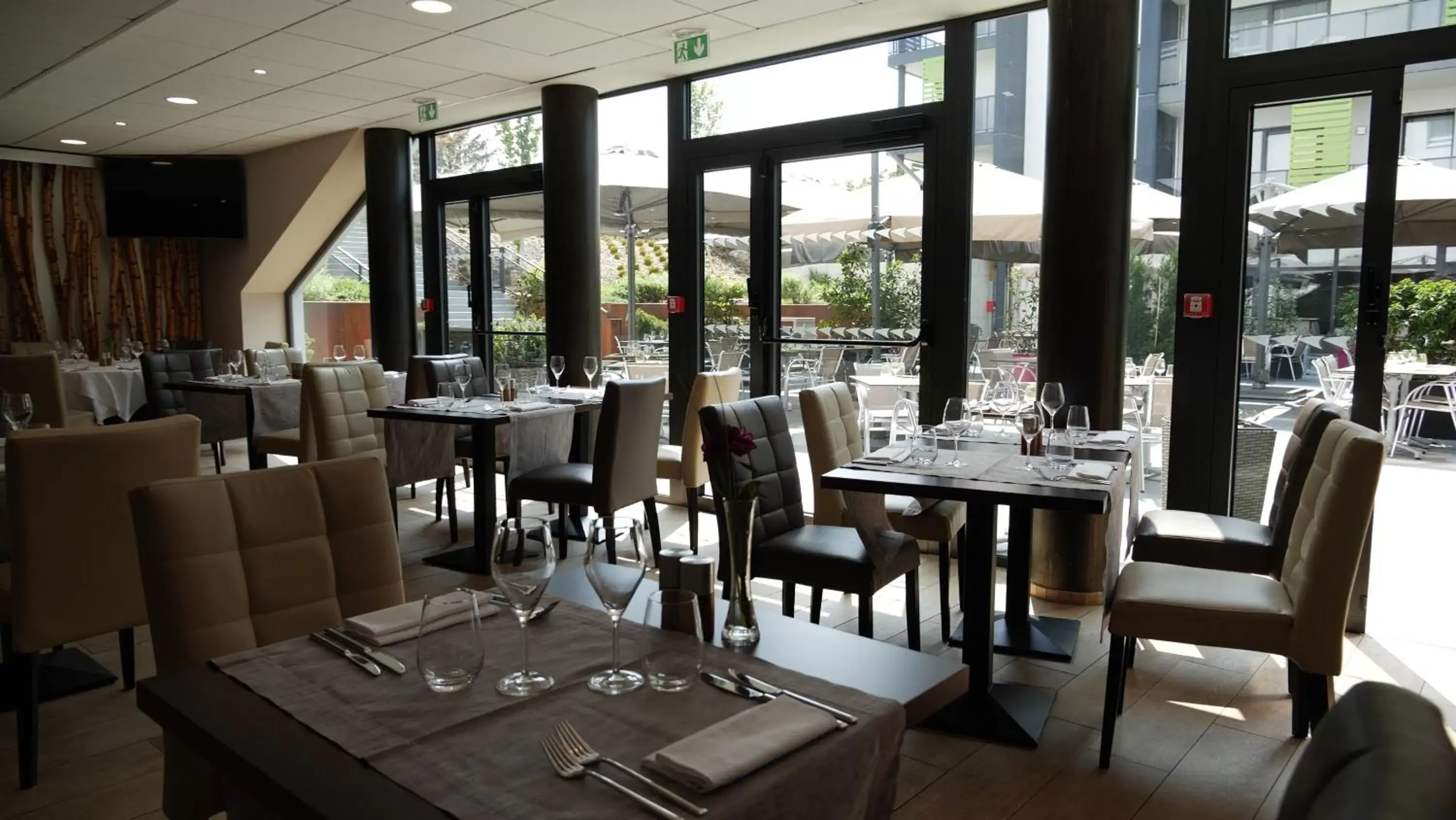 Restaurant/Places to Eat in Mercure Bale Mulhouse Aeroport