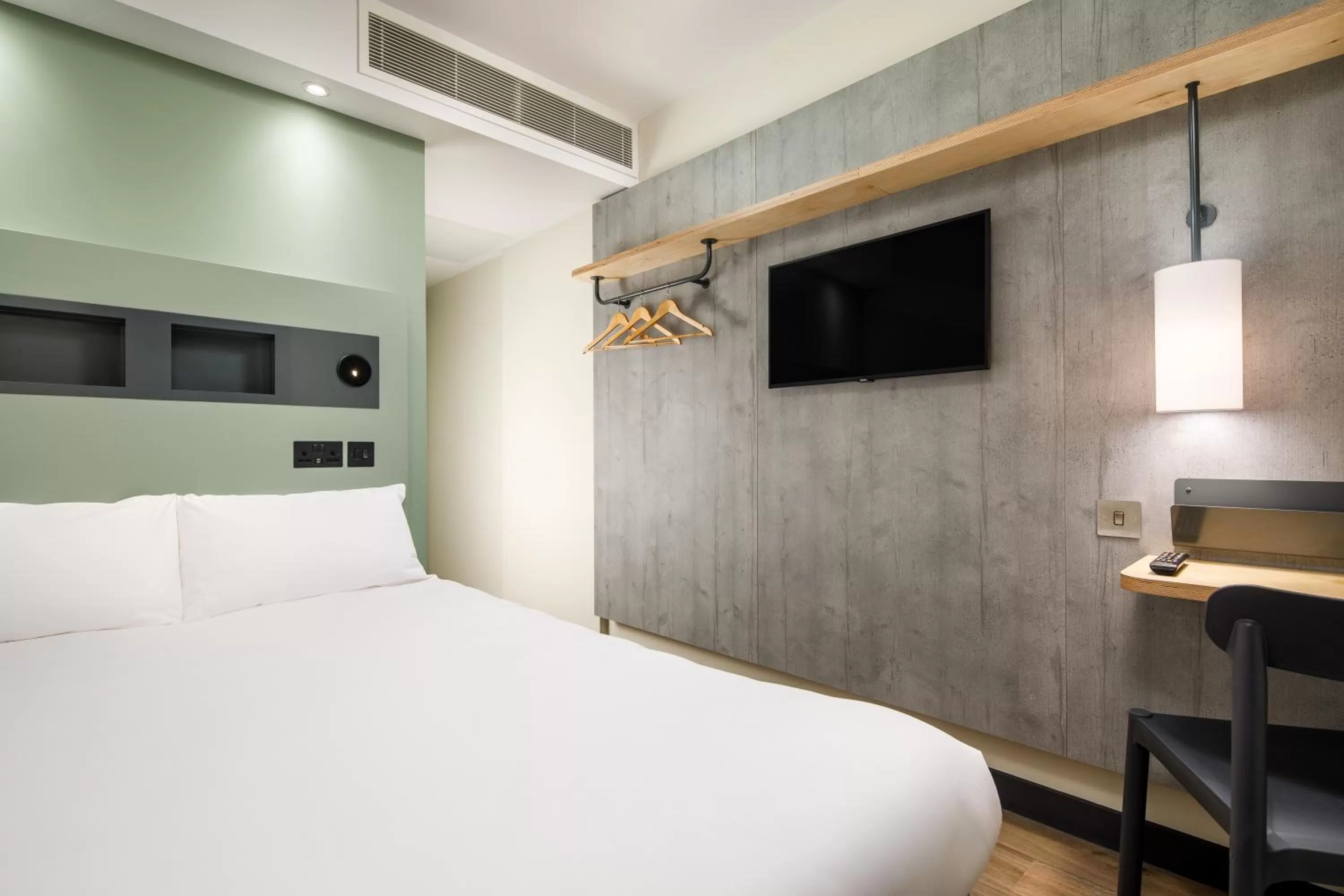 Bed in ibis budget Manchester Airport T2