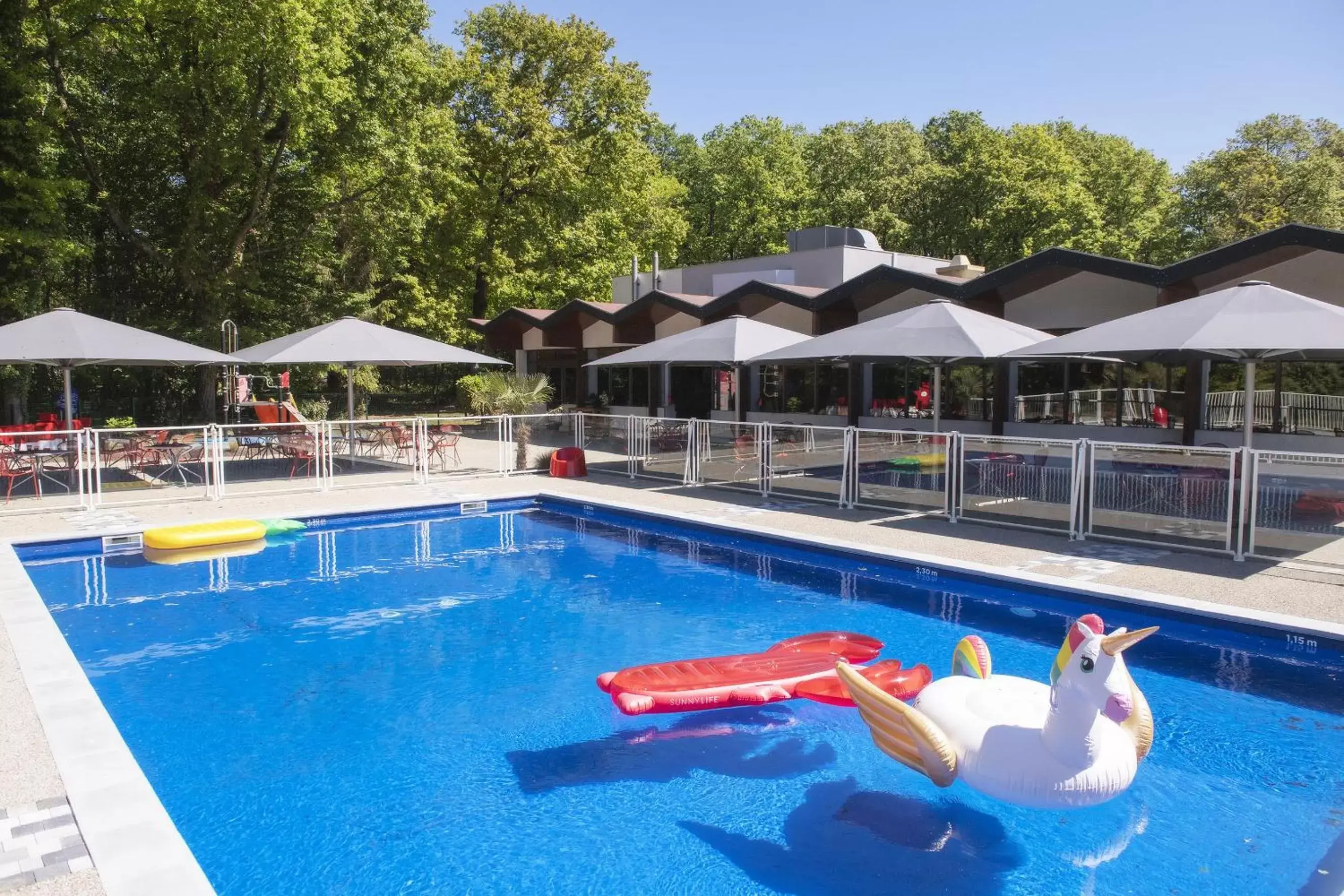 Swimming Pool in Kyriad Montchanin le Creusot