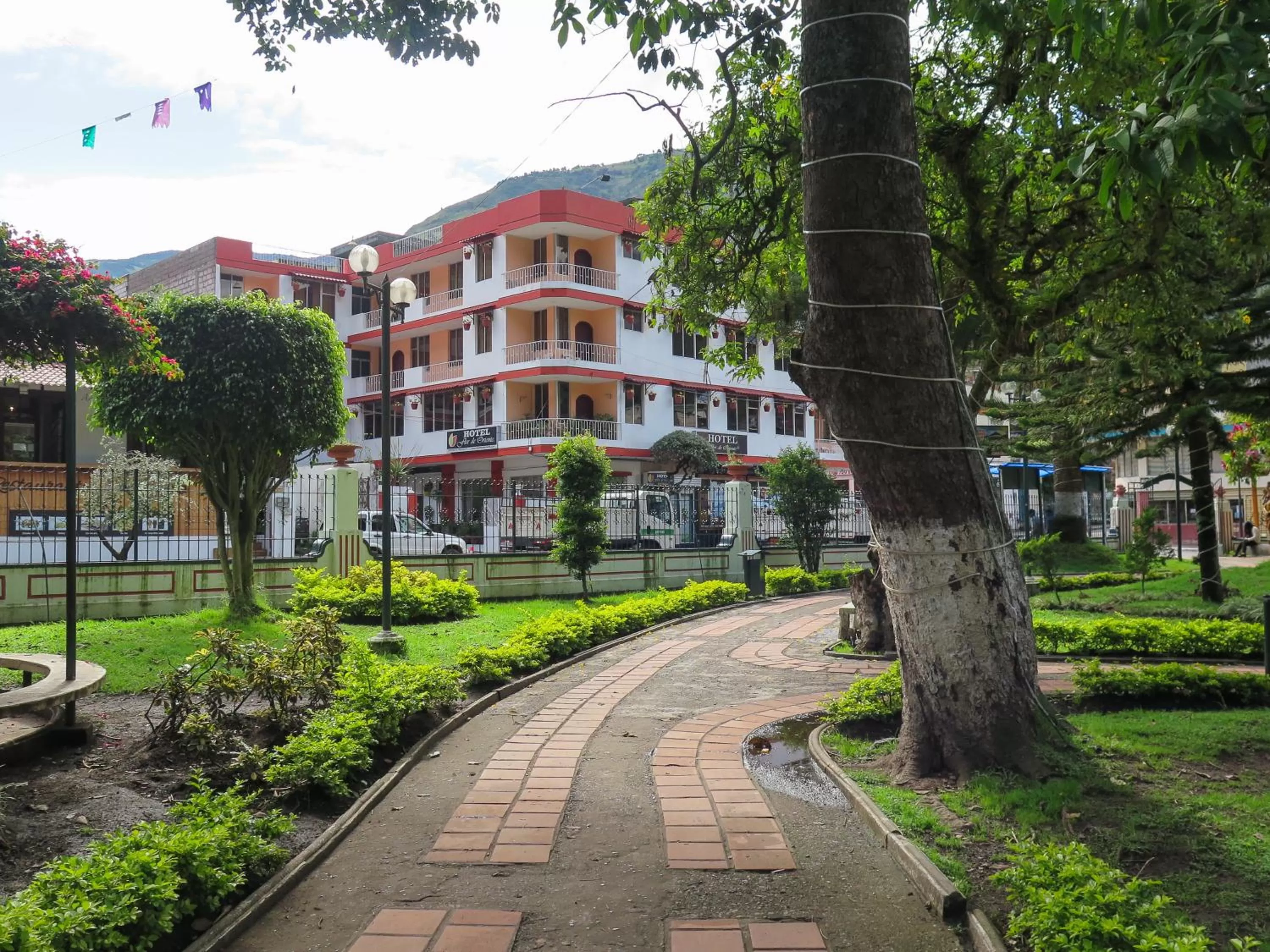 Property Building in Hotel Flor de Oriente