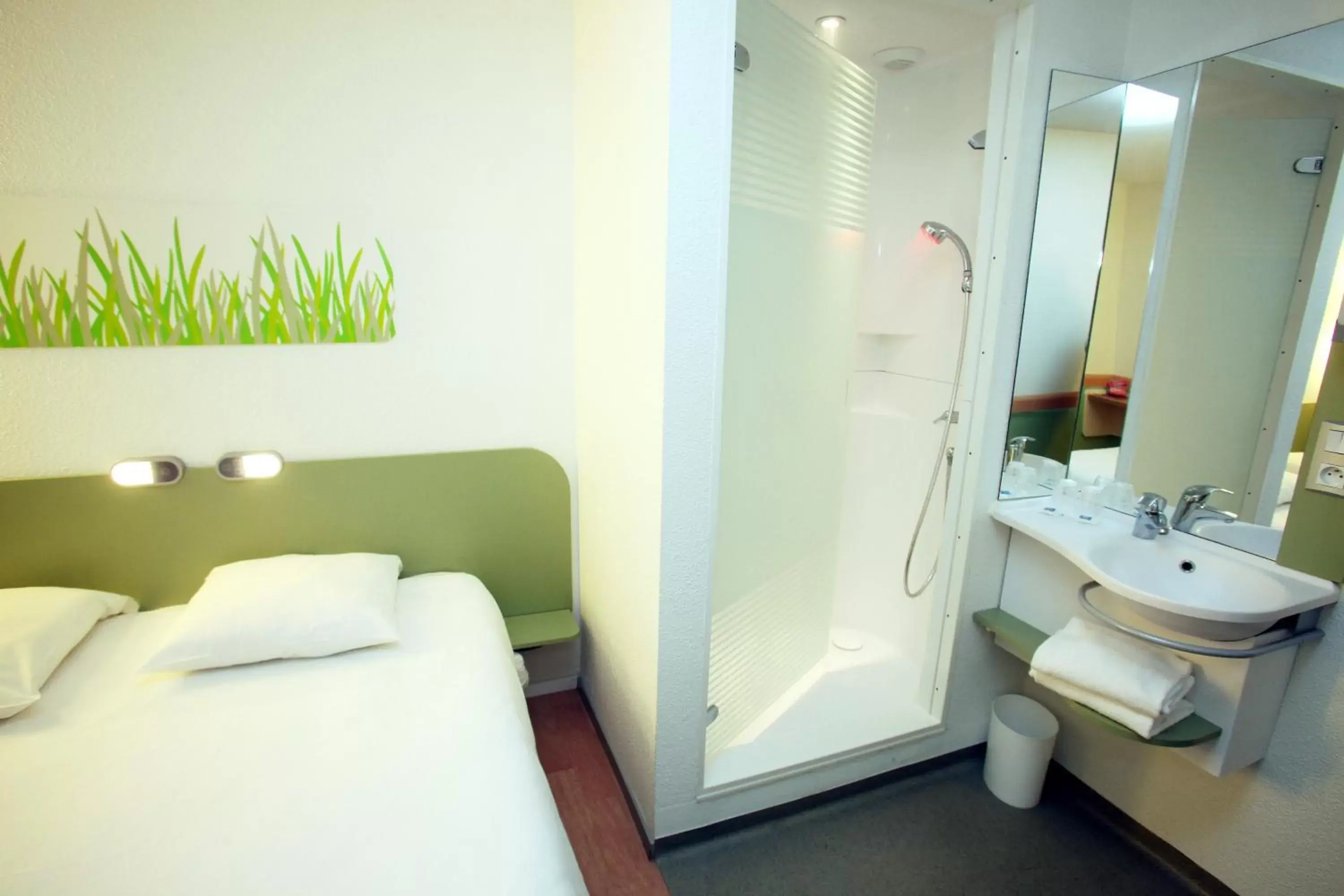 Photo of the whole room, Bathroom in Ibis Budget Nantes Reze Aeroport