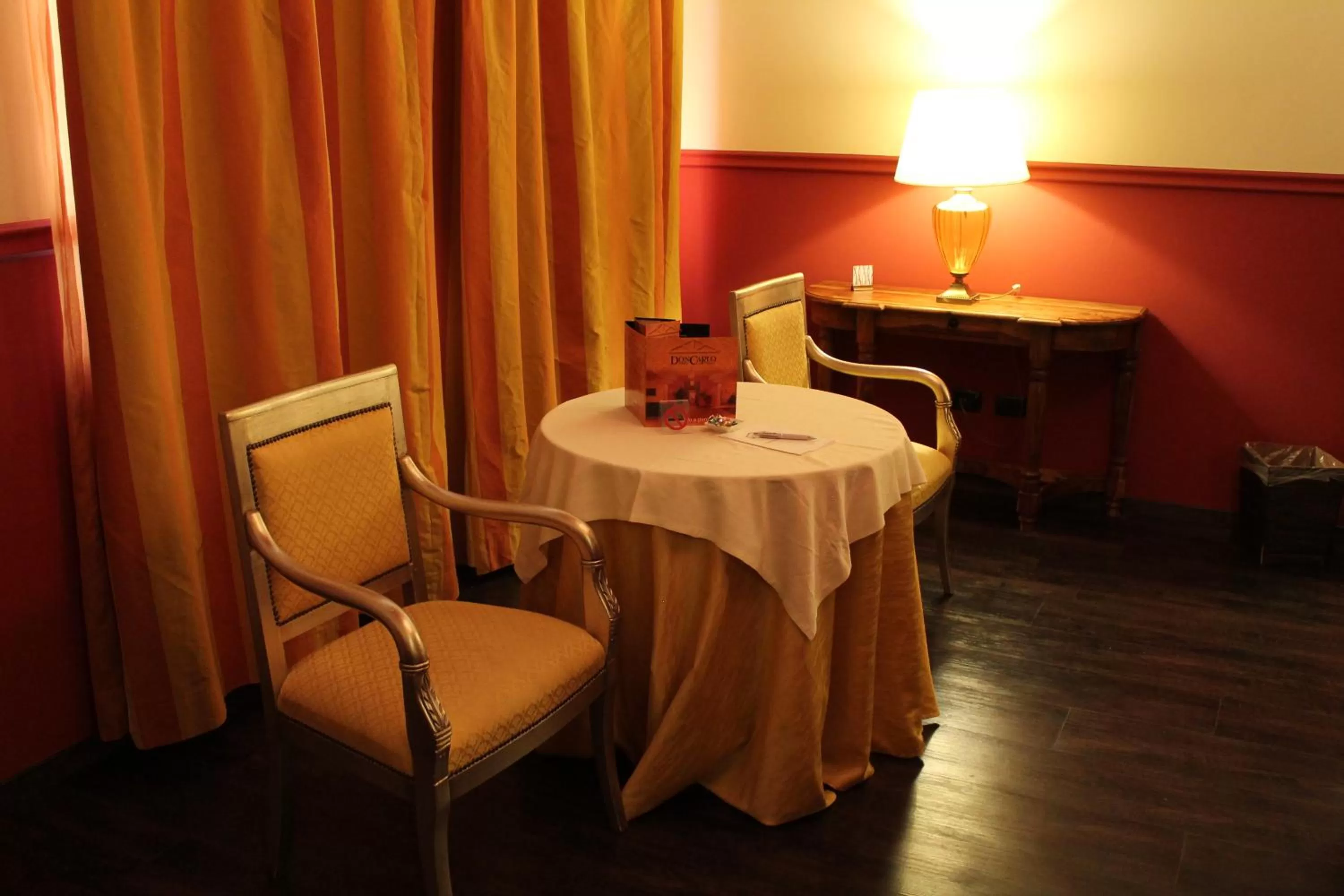 Seating area in Hotel Don Carlo