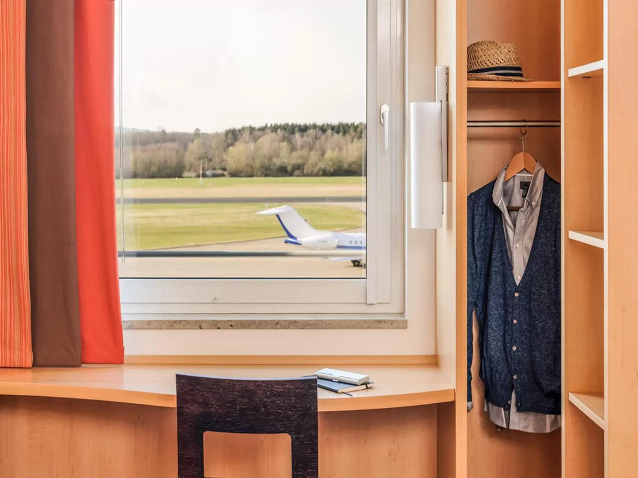 Seating area in ibis Hotel Friedrichshafen Airport Messe