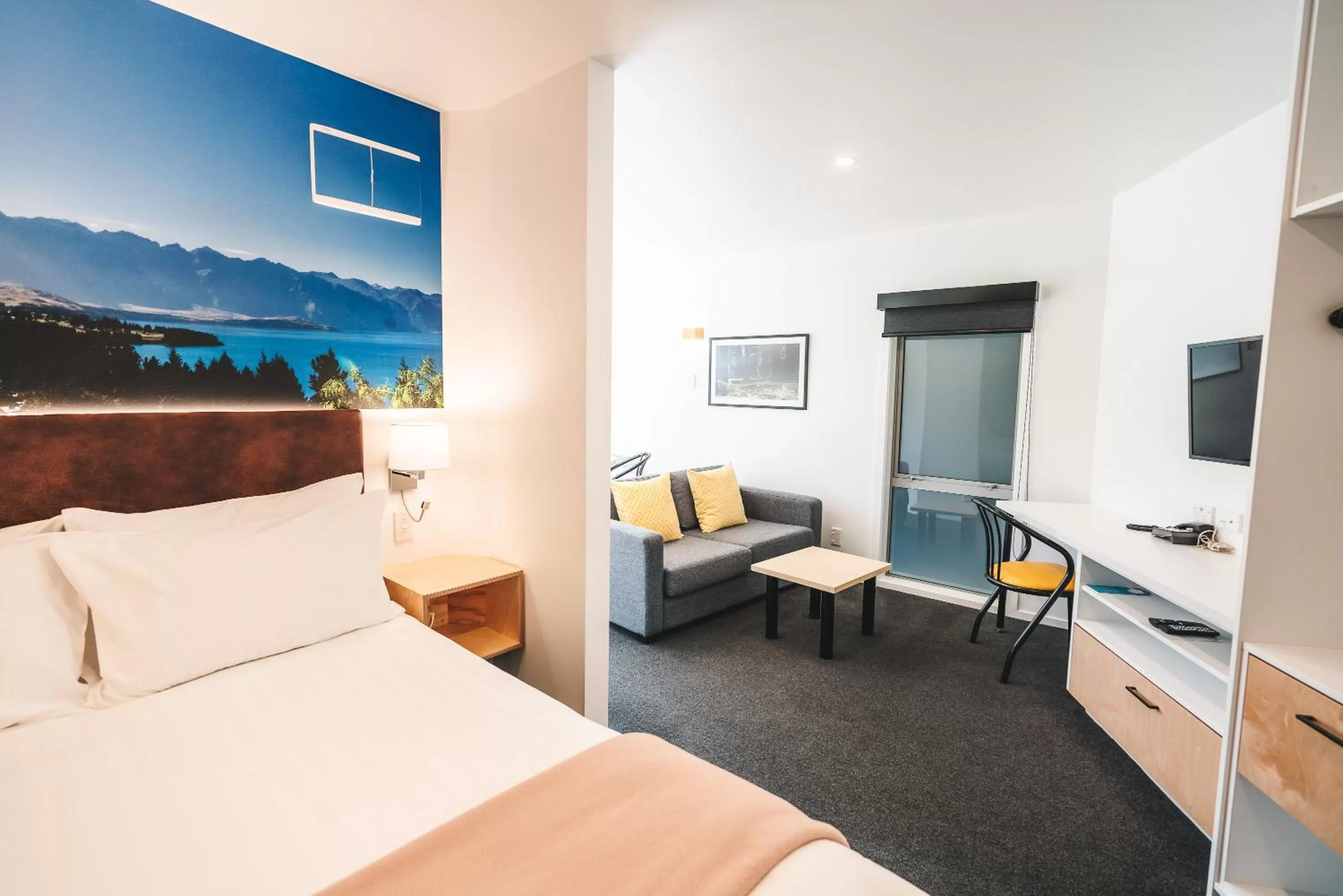 Bedroom, Bed in Blue Peaks Lodge