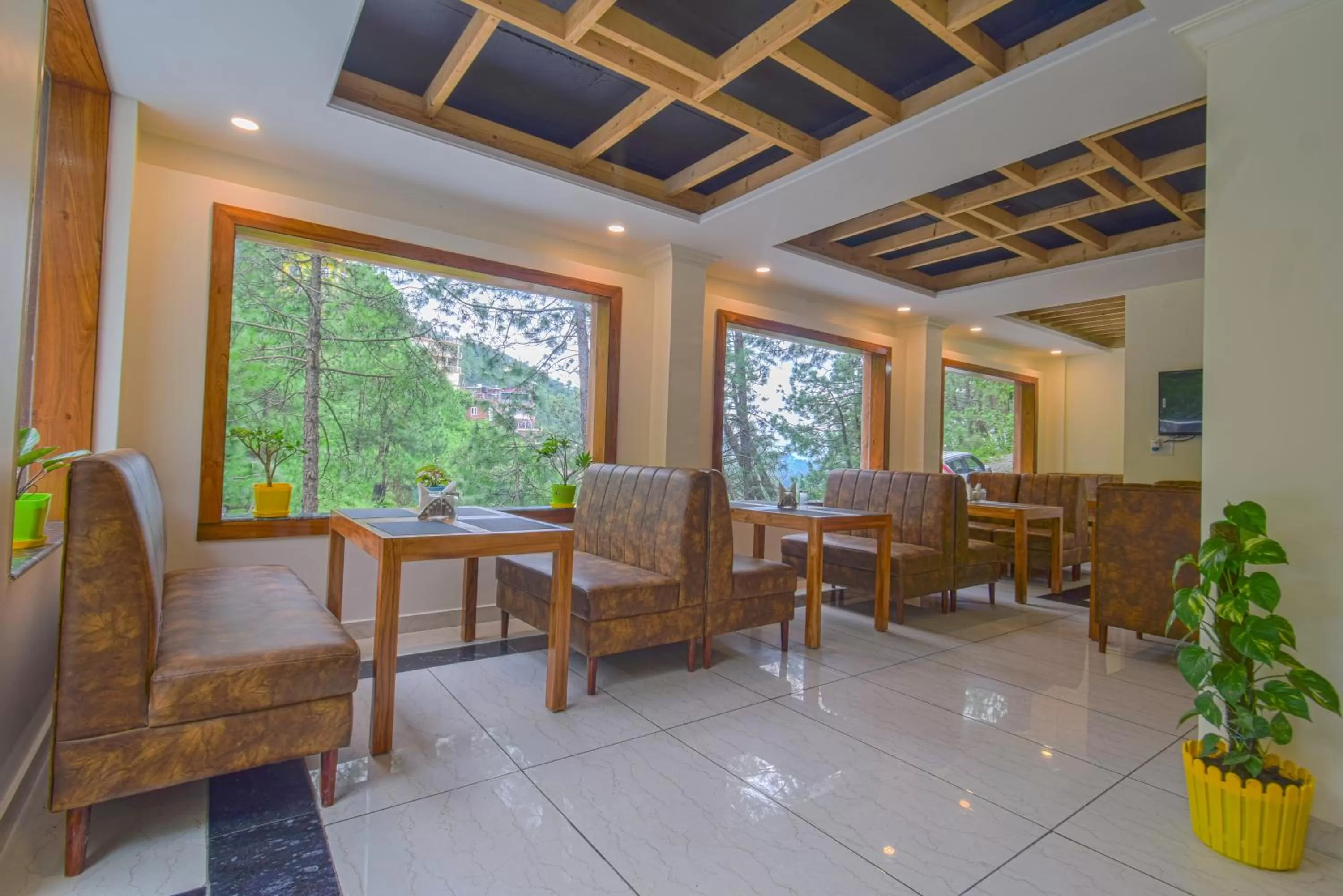 Restaurant/places to eat in Hotel The Paal