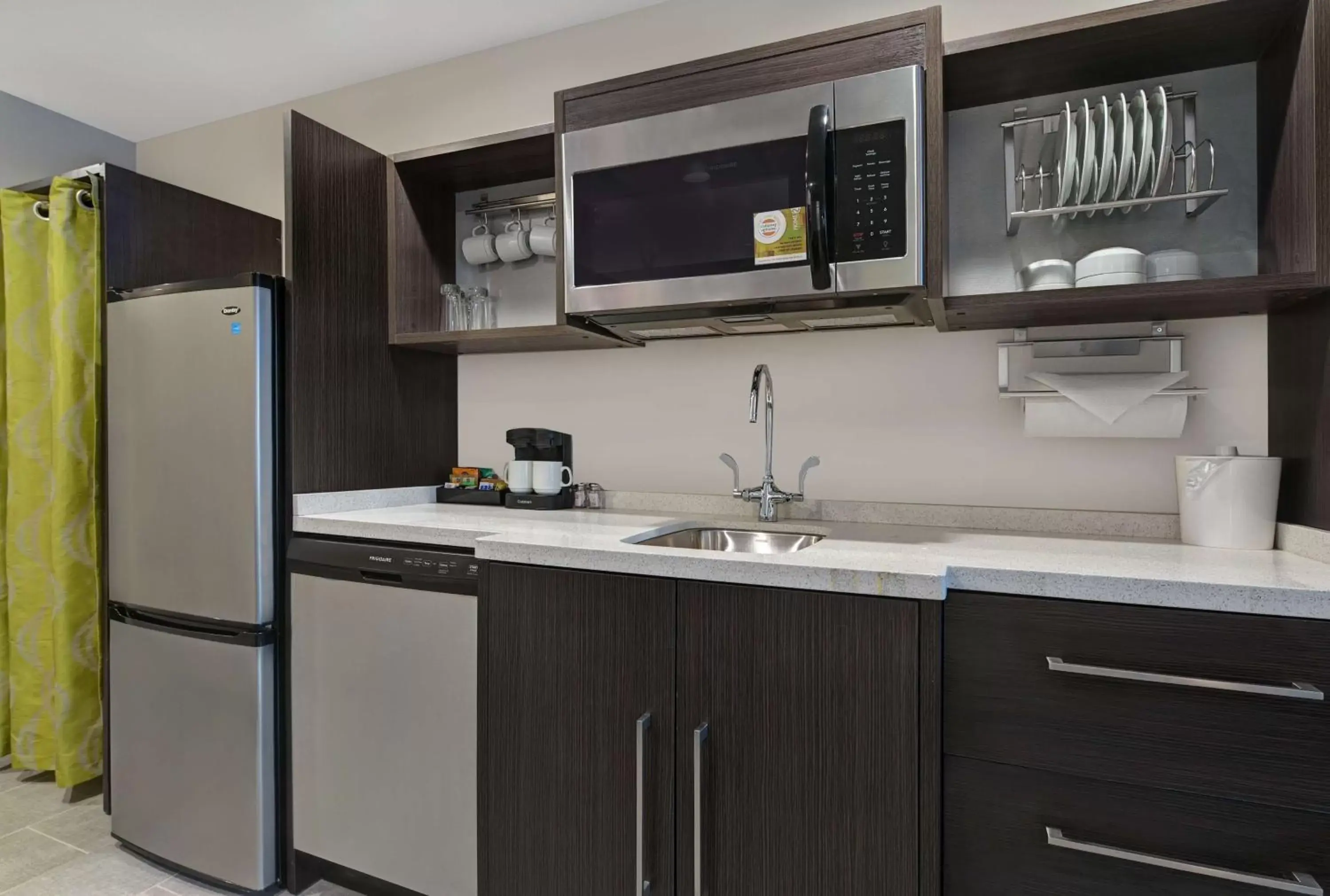 Kitchen or kitchenette, Kitchen/Kitchenette in Home2 Suites By Hilton Memphis Wolfchase Galleria