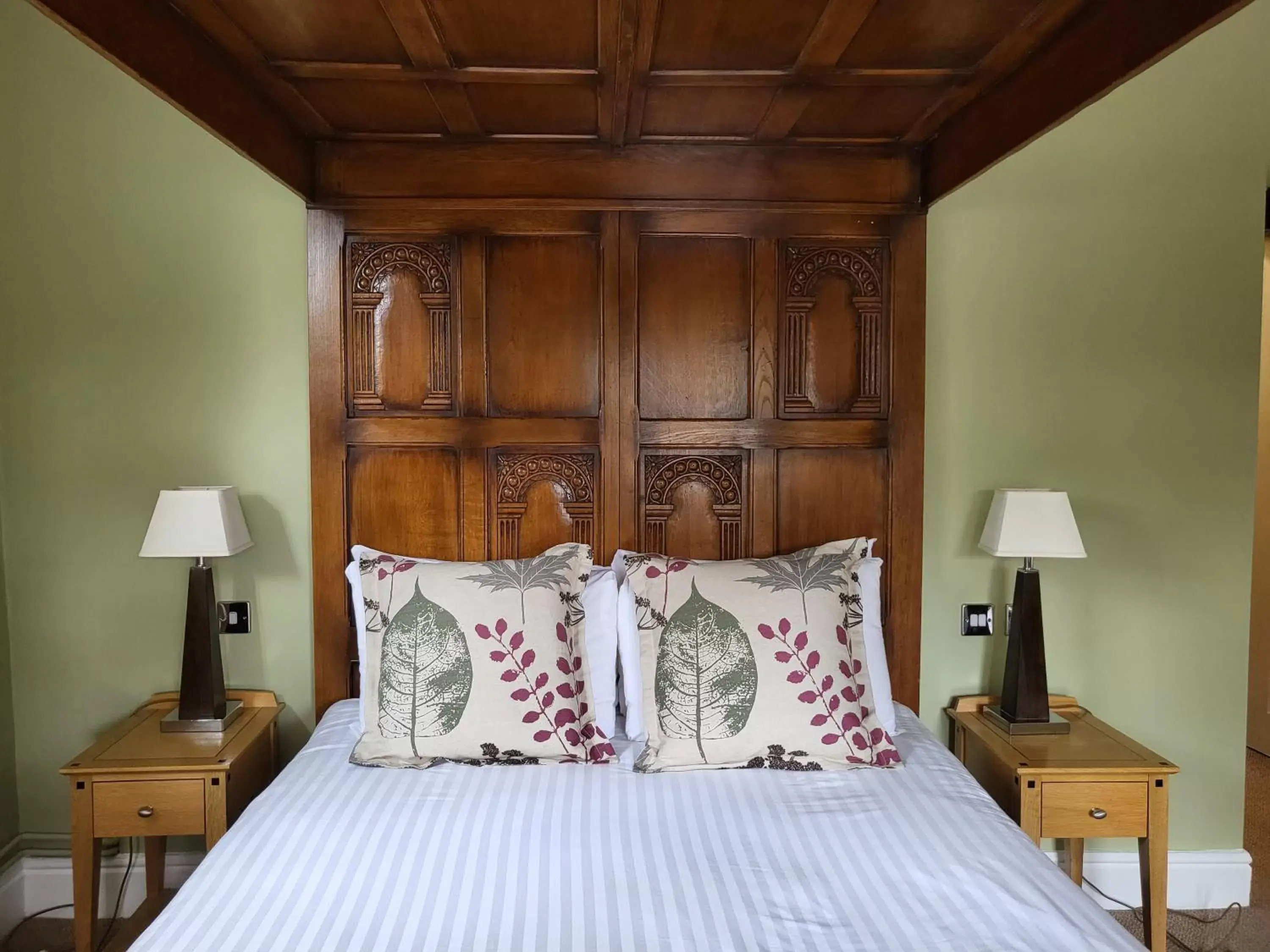 Bed in The Kingfisher Bed in The Kingfisher