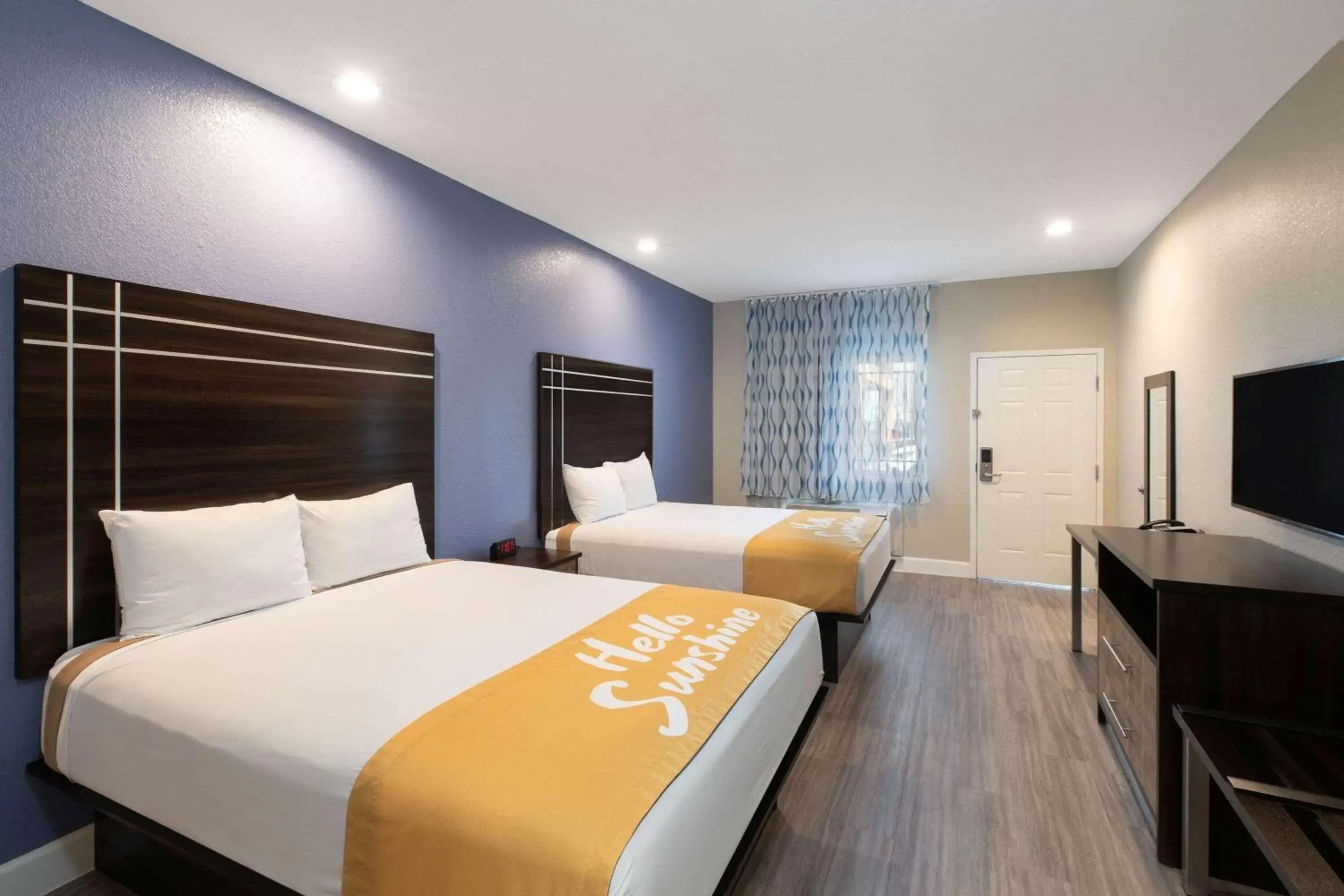 Photo of the whole room, Bed in Days Inn & Suites by Wyndham La Porte