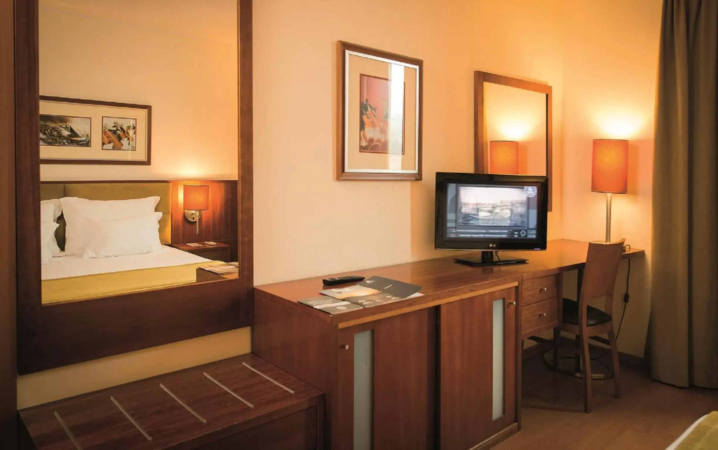 TV and multimedia, Bed in Vila Gale Opera