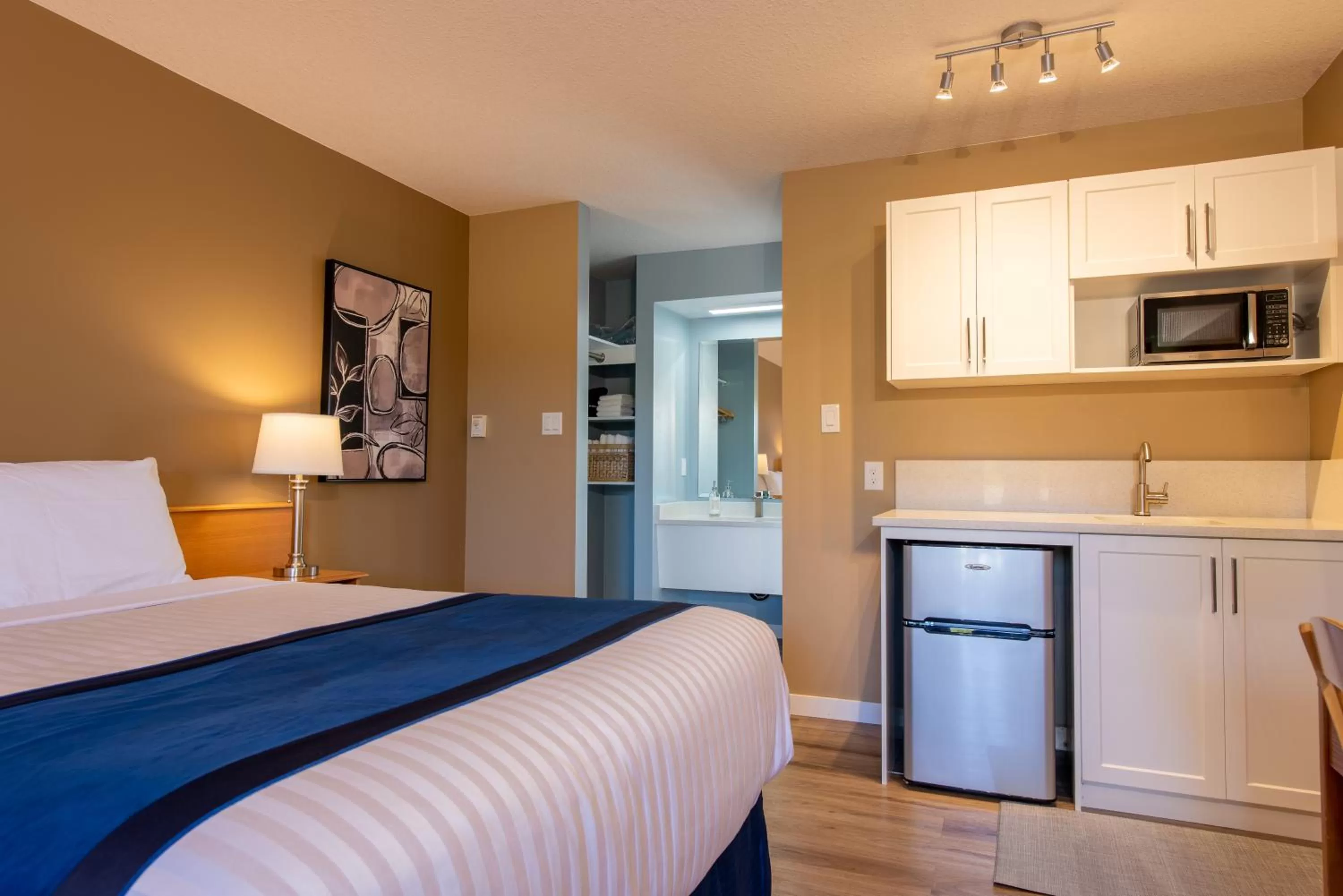 Bed in Ocean Crest Motel