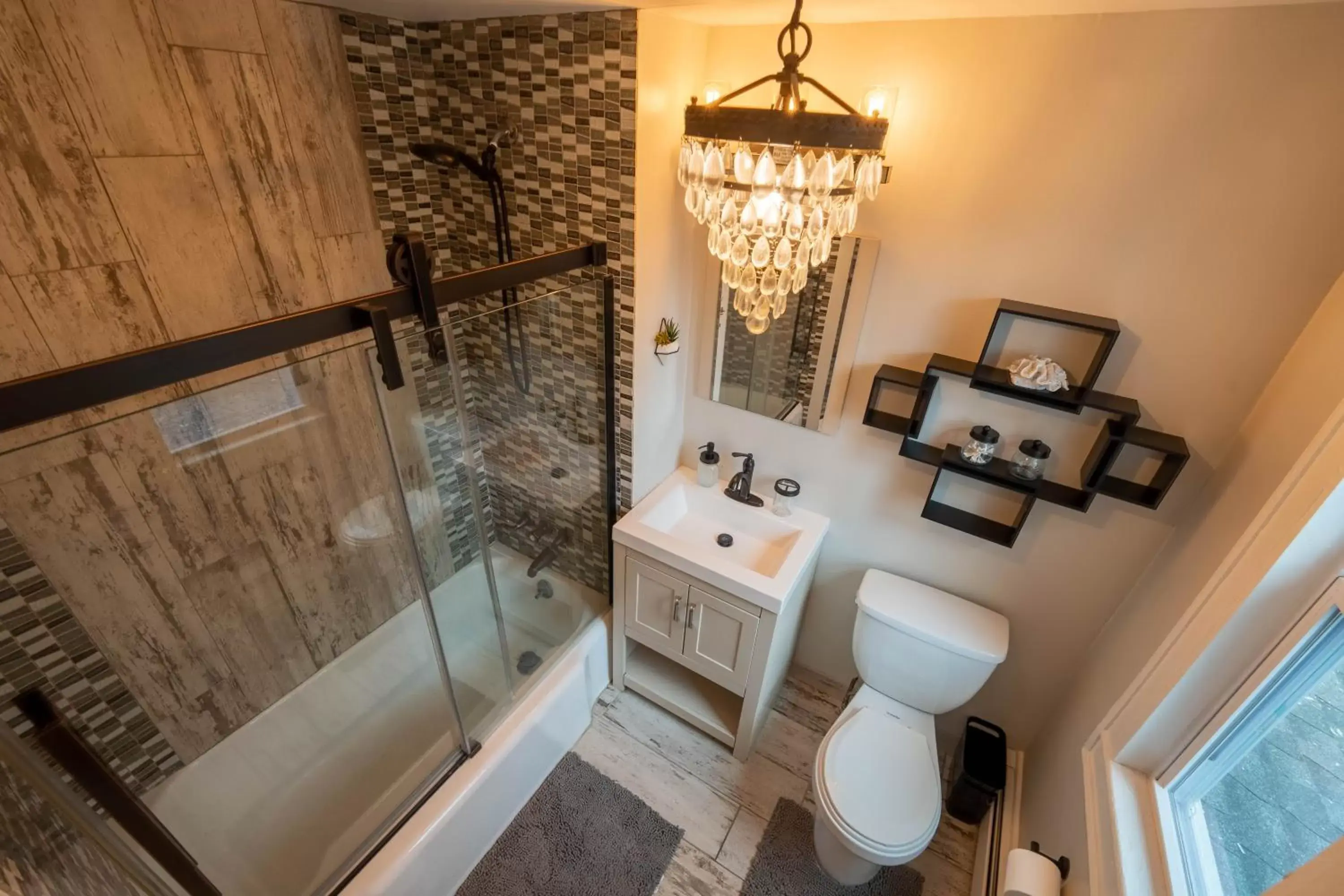 Shower, Bathroom in Pump House Inn & Spa