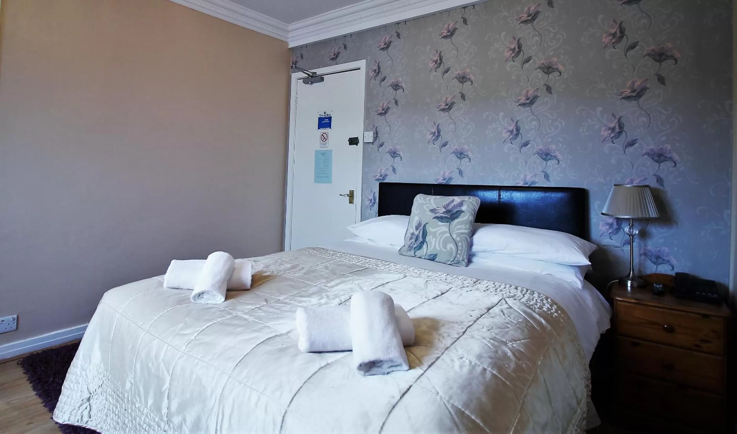 Bed in Fairway Hotel