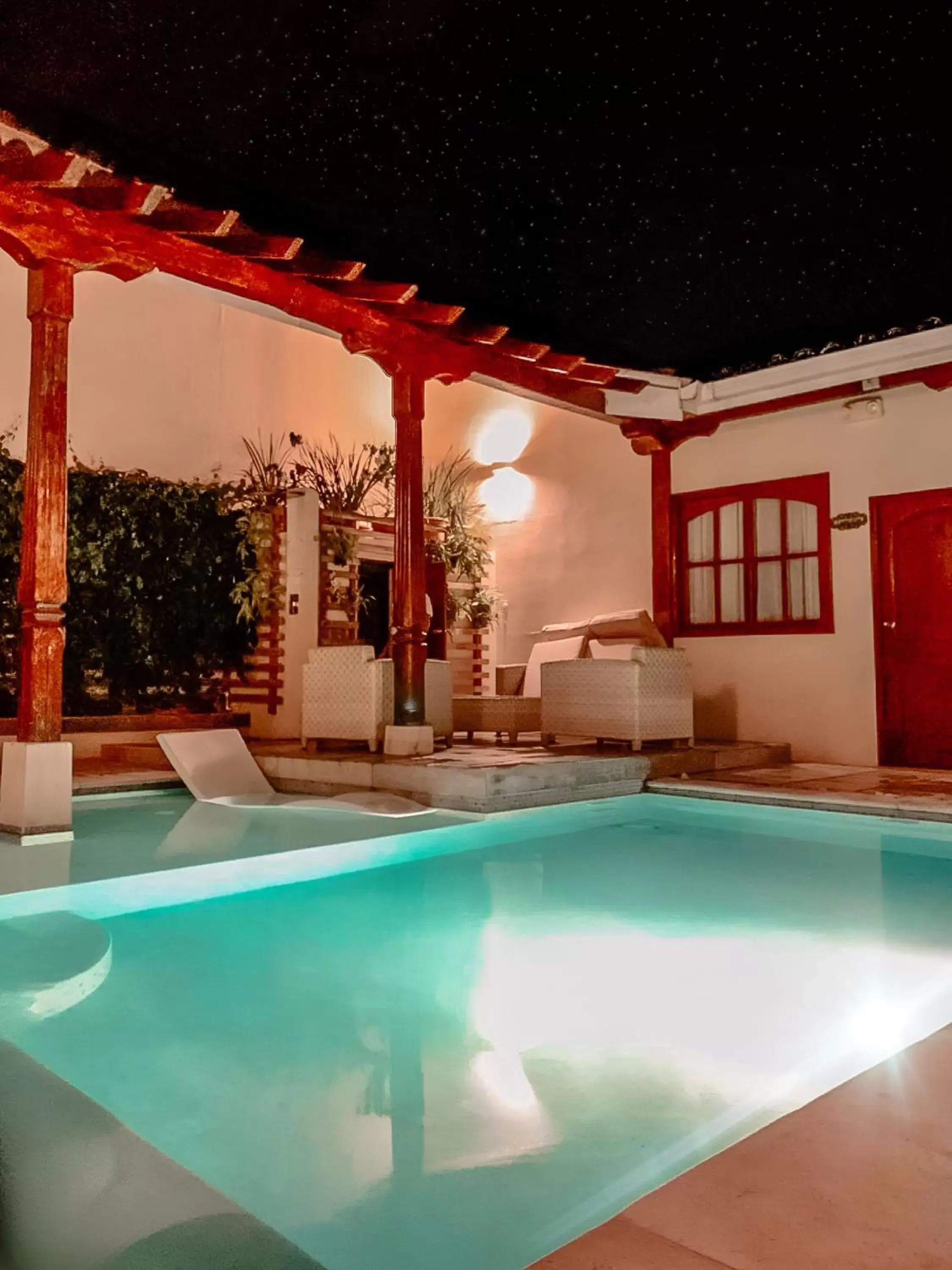 Swimming Pool in Hotel la Perla Leon