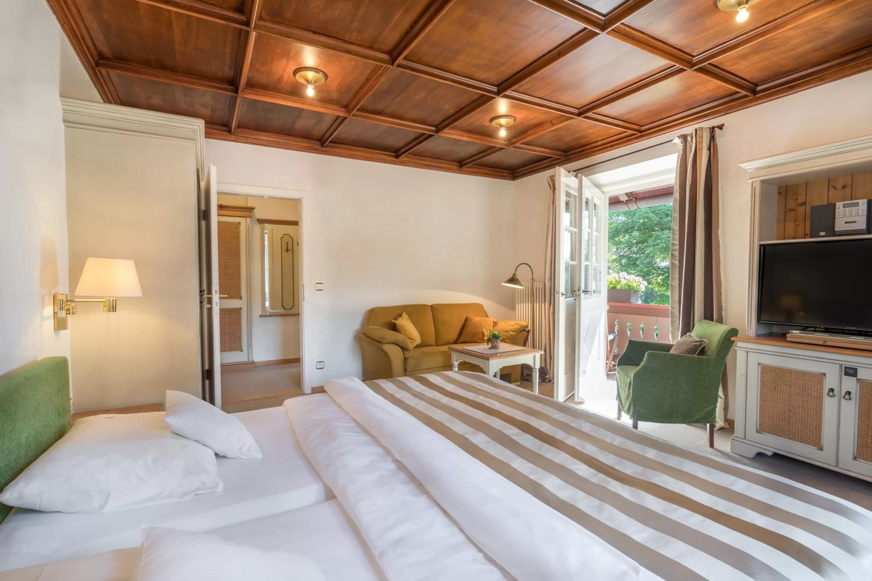 Photo of the whole room, Bed in Geldernhaus Hotel garni