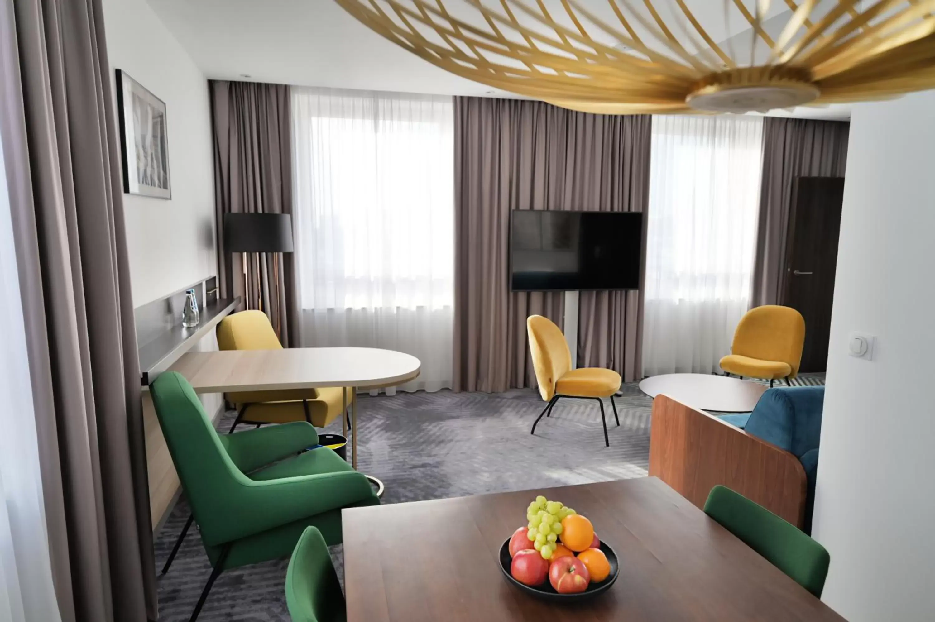 TV and multimedia in Mercure Warszawa Grand