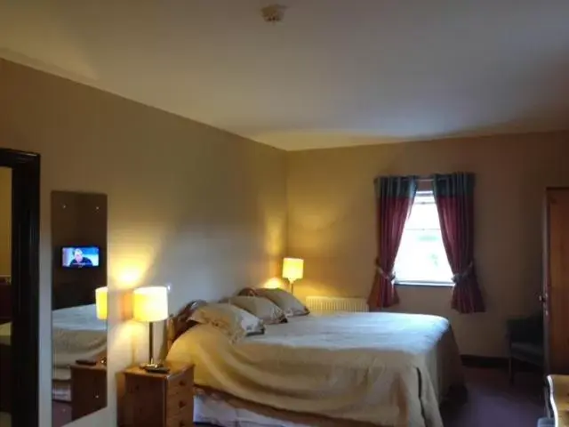 Day, Bed in The Yeats County Inn Hotel