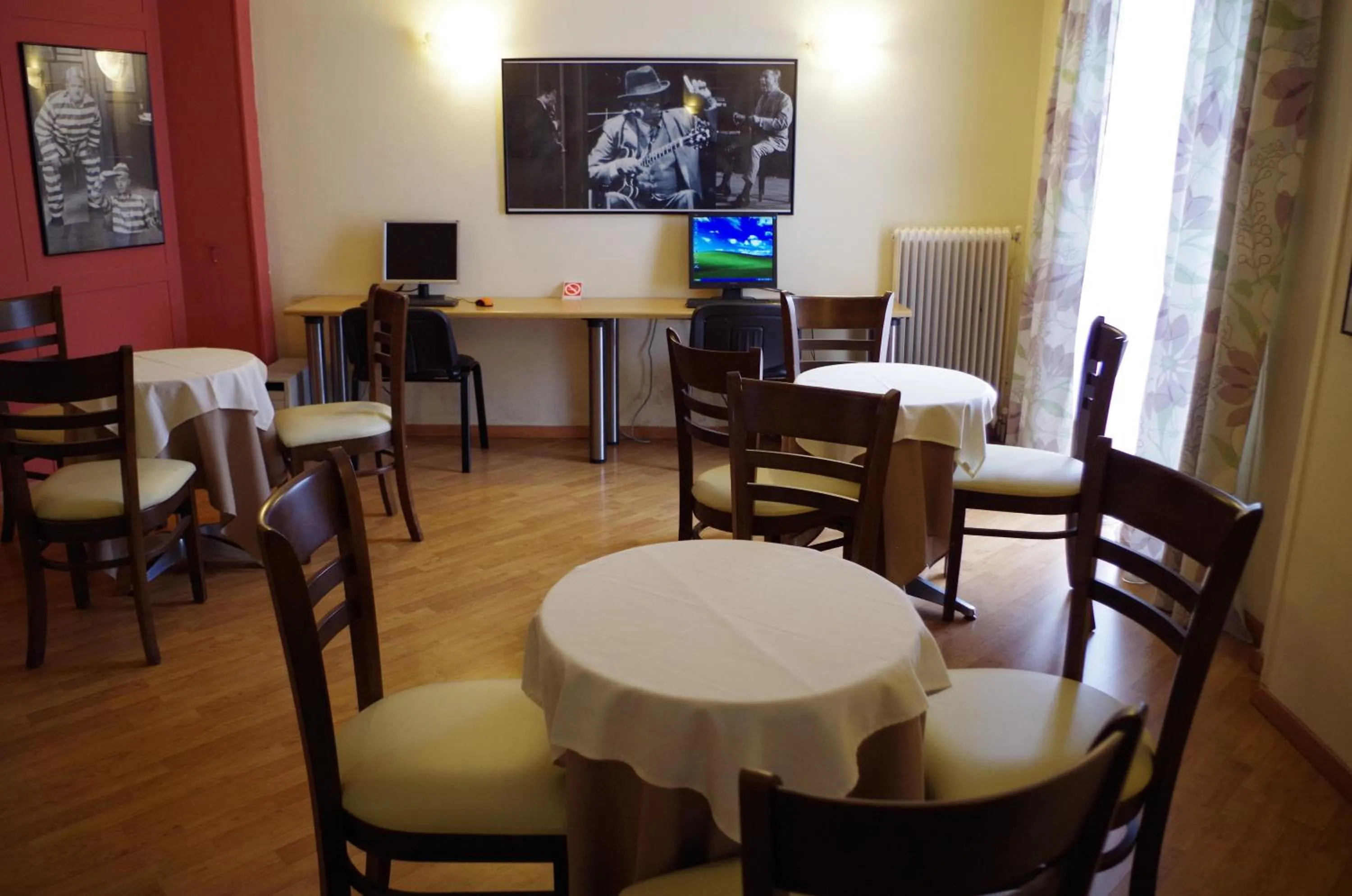 Communal lounge/ TV room in Hotel Exarchion