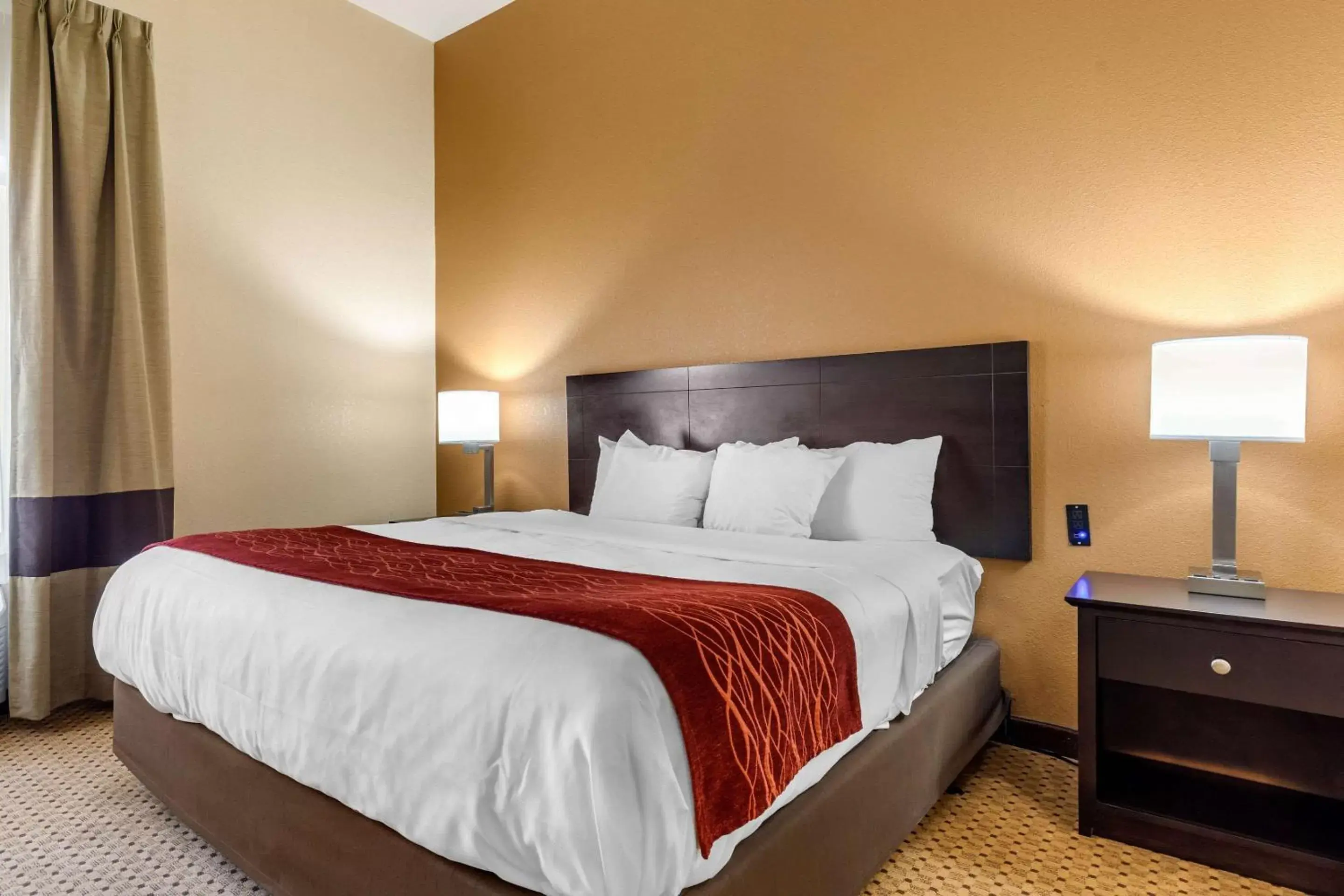 Bedroom, Bed in Comfort Inn & Suites Kenosha