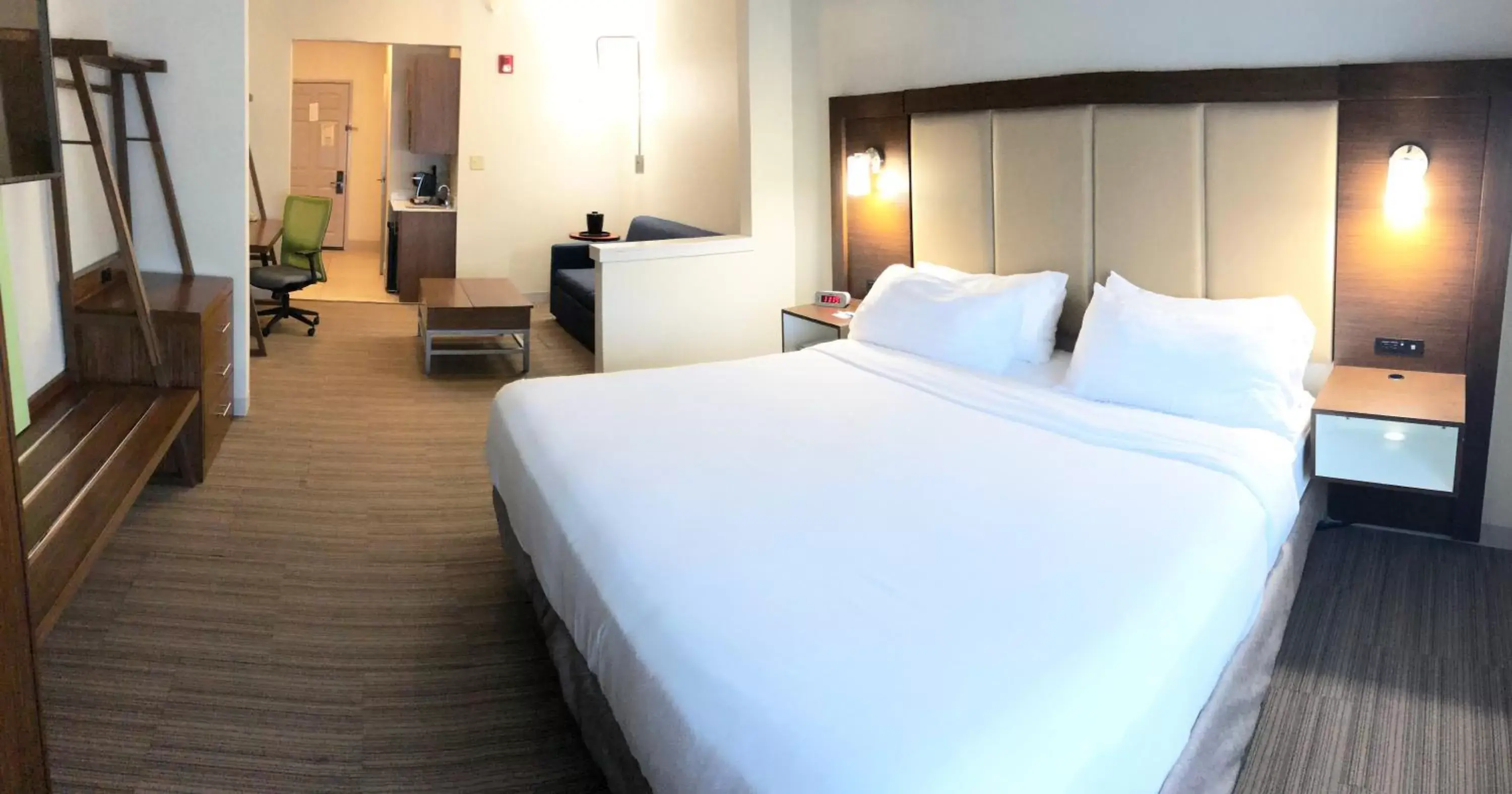 Photo of the whole room, Bed in Holiday Inn Express Hotel & Suites Greenville, an IHG Hotel