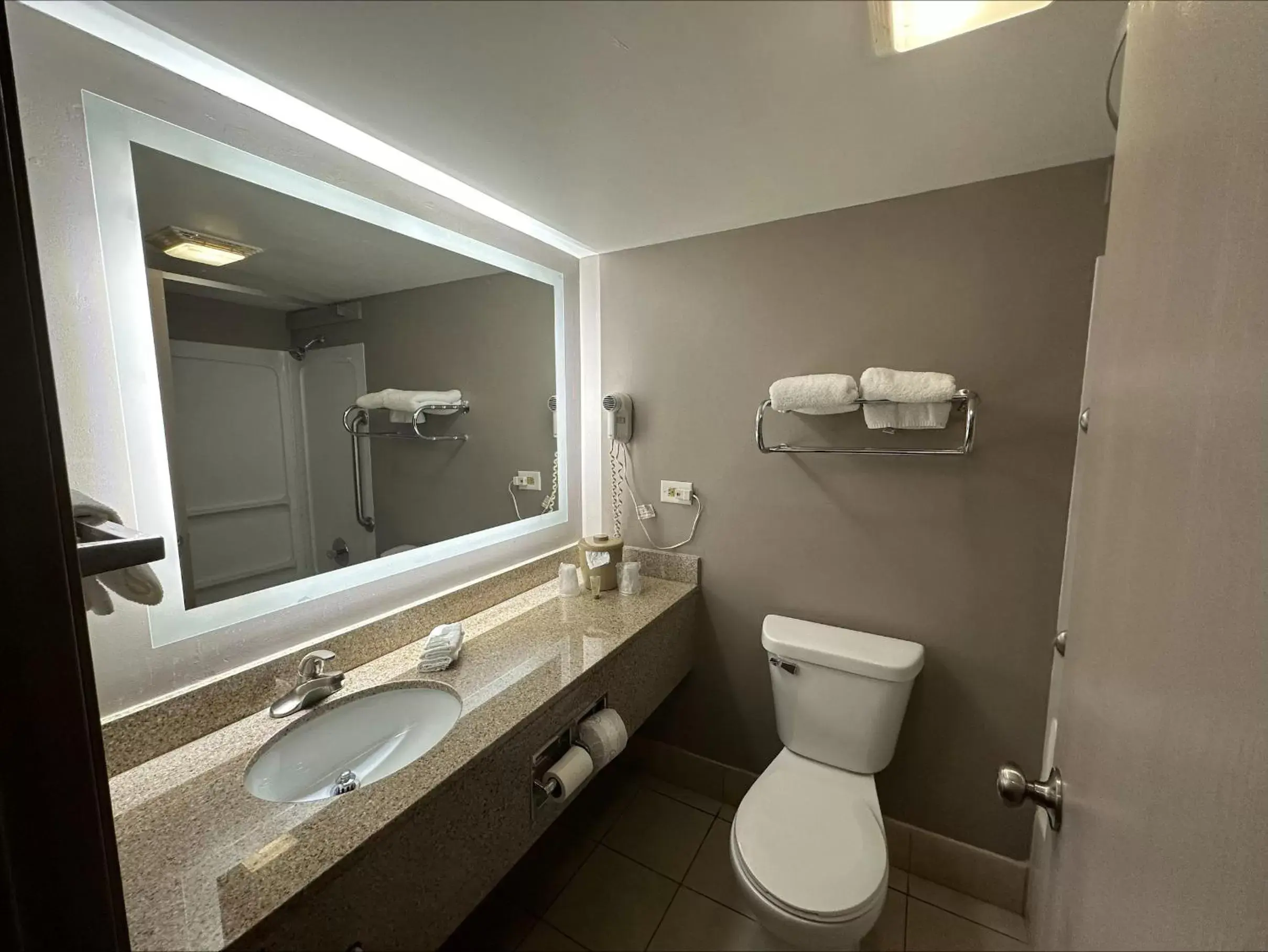 Bathroom in Red Roof Inn Gurnee - Waukegan