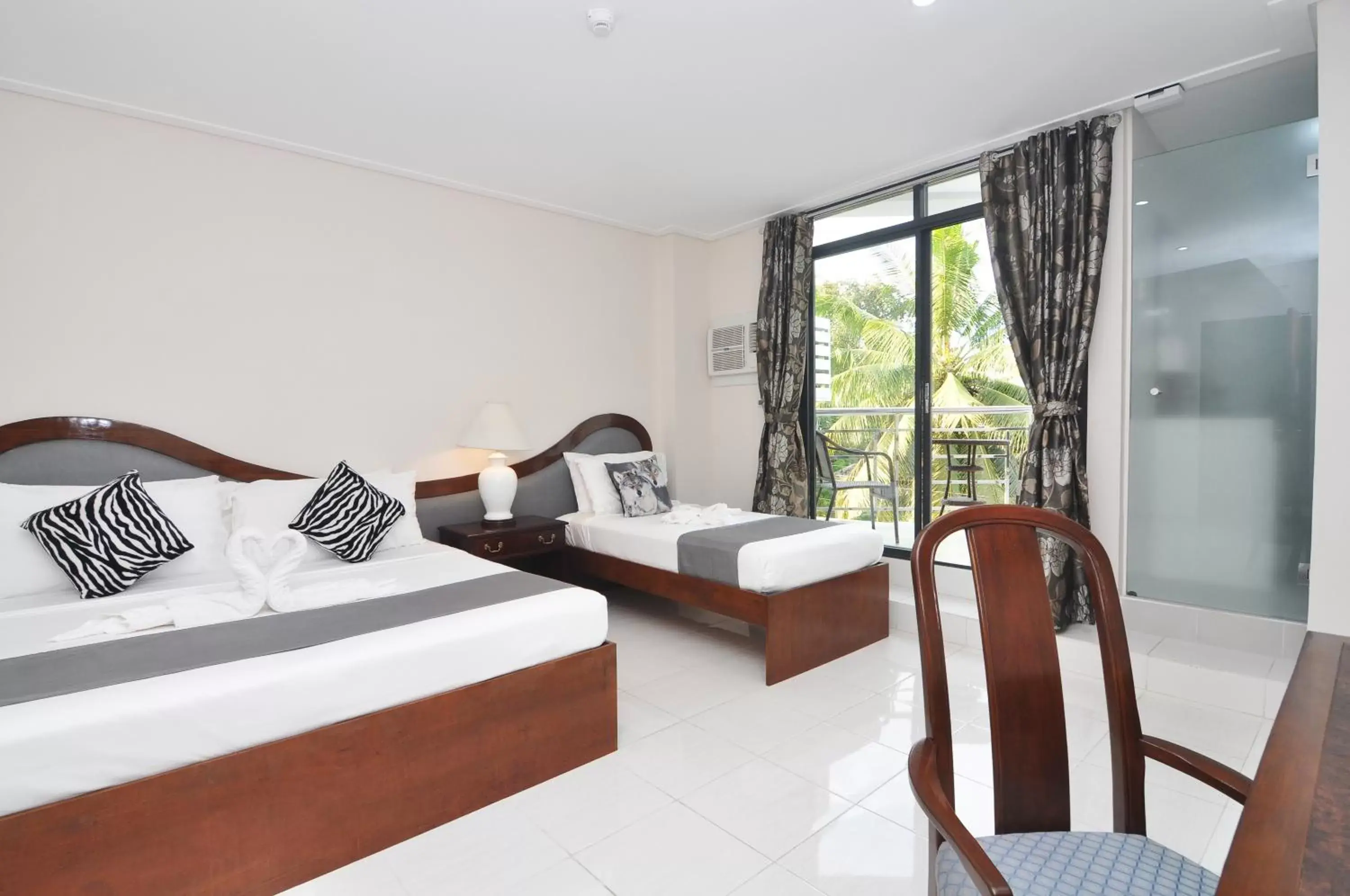 Bedroom, Bed in 717 Cesar Place Hotel Bedroom, Bed in 717 Cesar Place Hotel