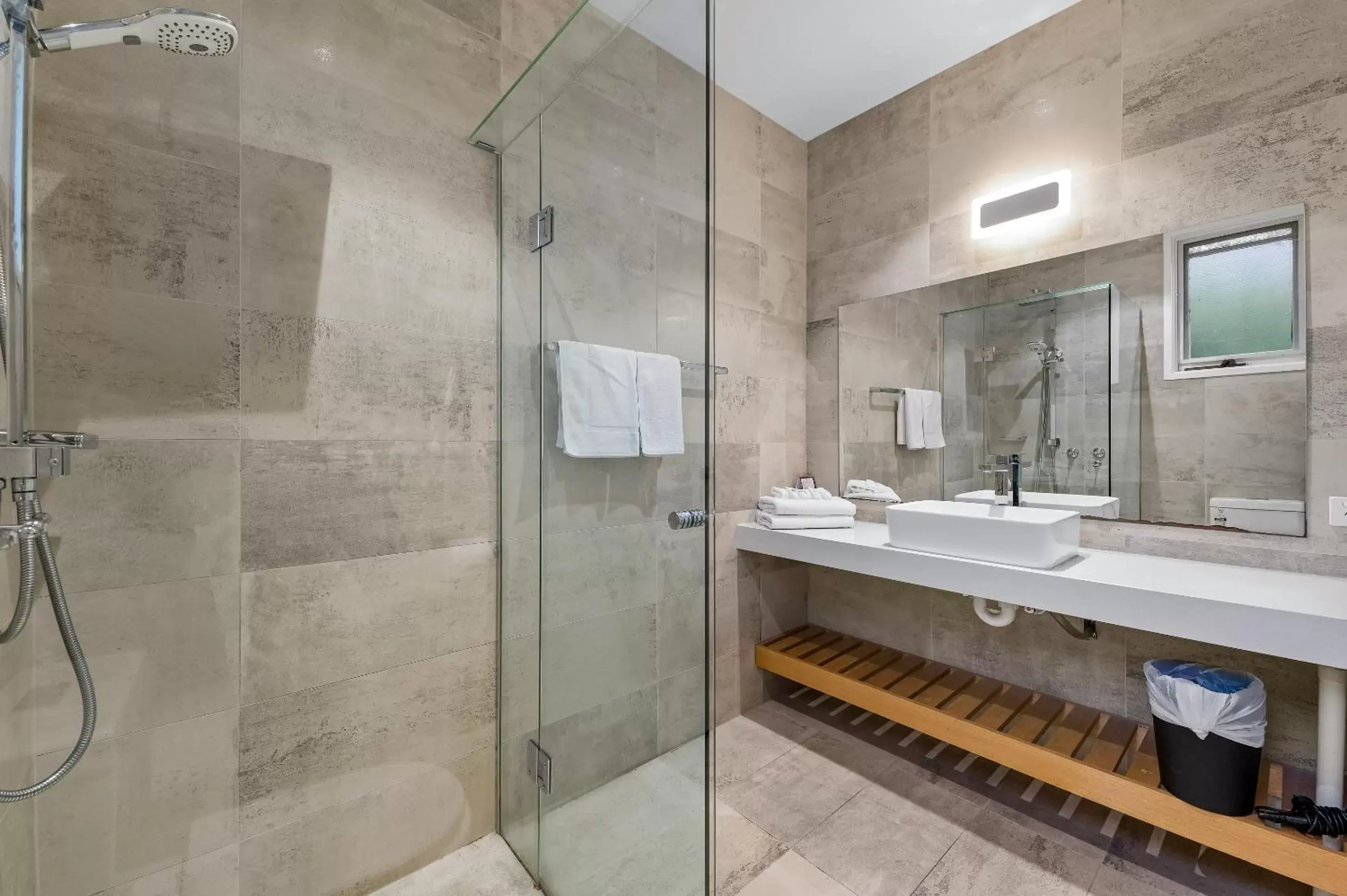 Shower, Bathroom in Rowville International Hotel