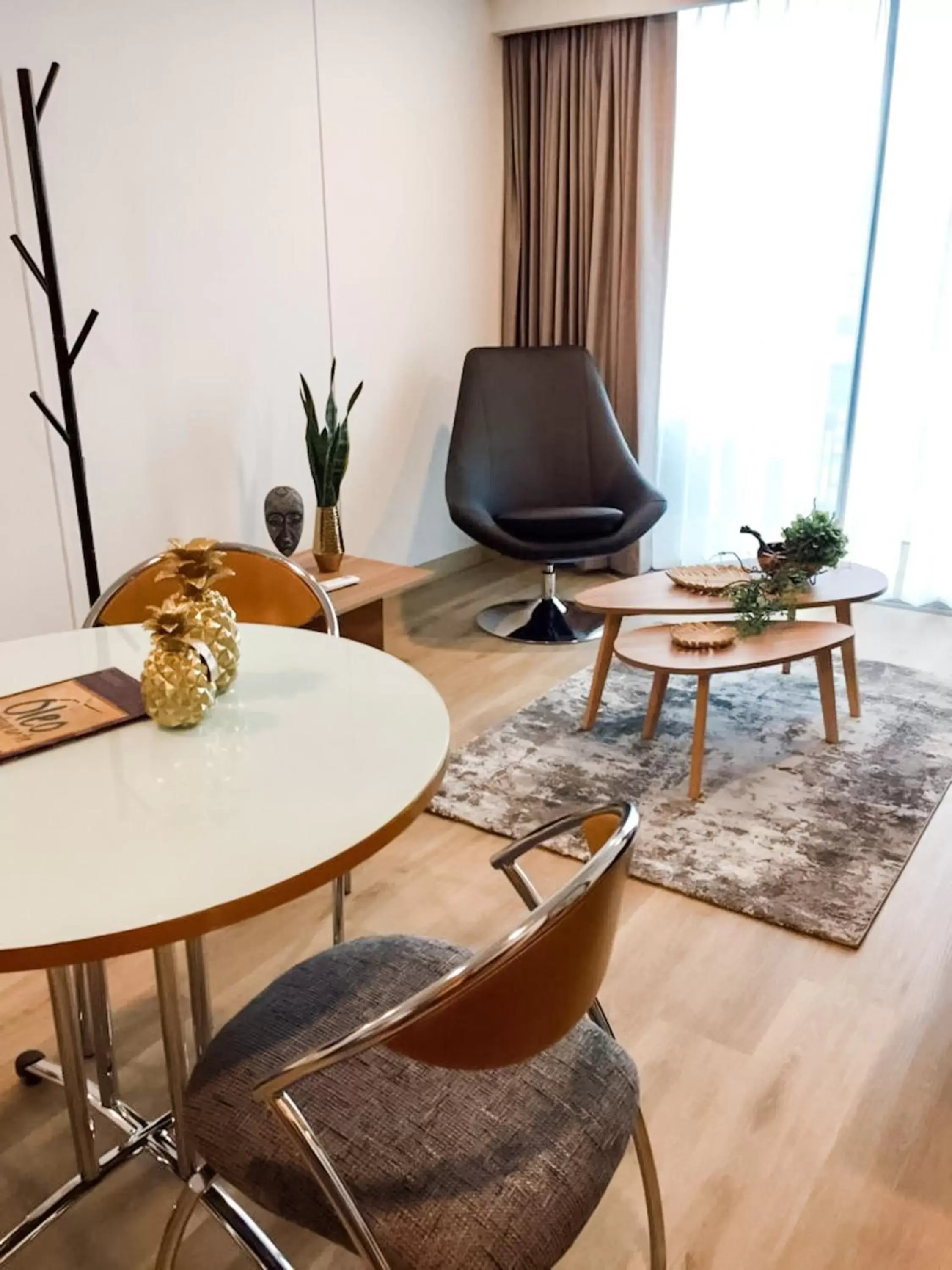 Living room, Seating Area in Novelty Suites Hotel