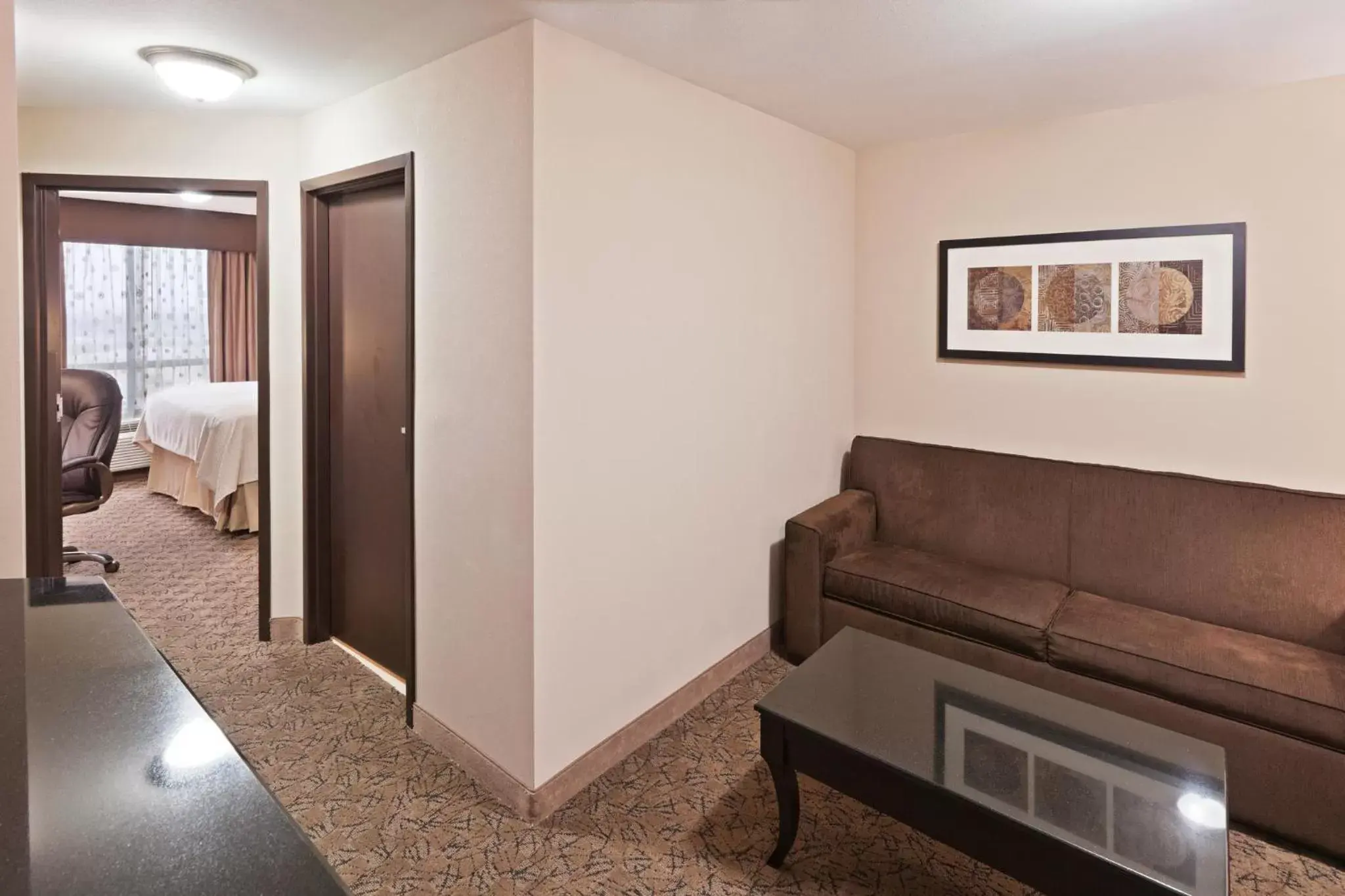 Photo of the whole room, Seating Area in Holiday Inn Hotel & Suites Tulsa South, an IHG Hotel