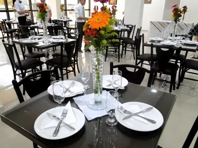 Restaurant/Places to Eat in Hotel Maestro Executive Toledo