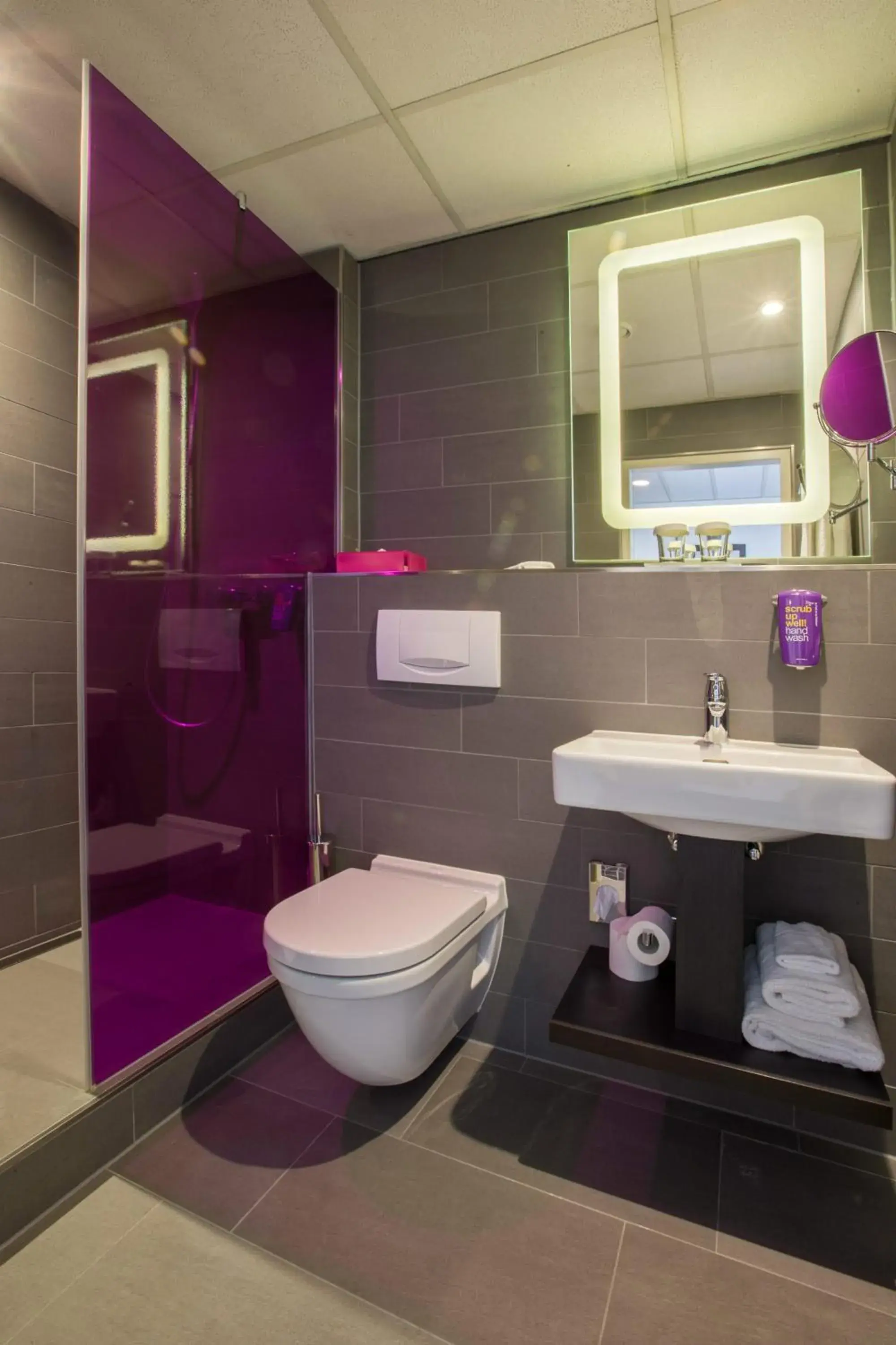 Bathroom in Park Inn by Radisson Nurnberg