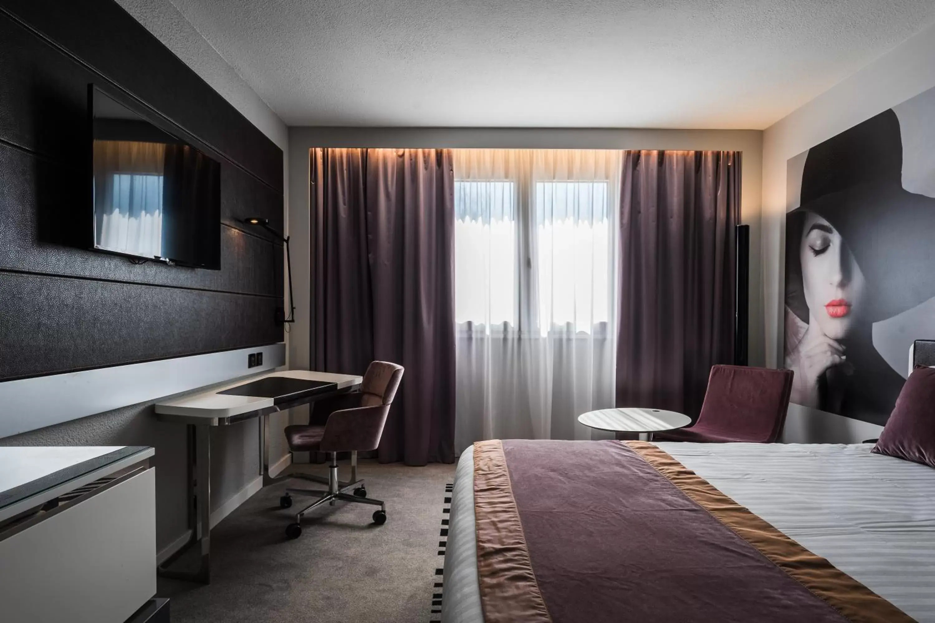 Photo of the whole room, TV/Entertainment Center in Novotel Orléans Saint Jean de Braye