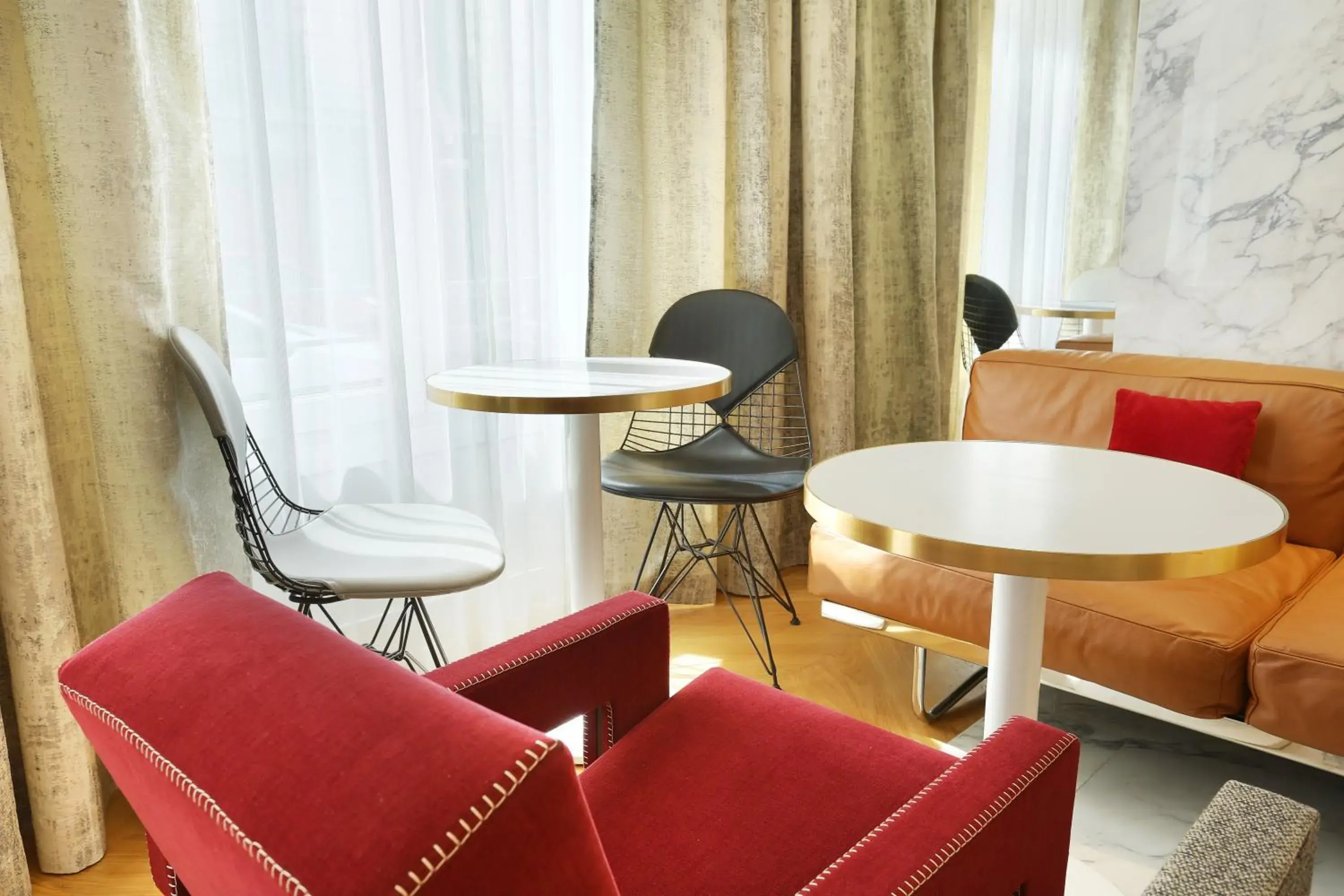 Communal lounge/ TV room, Seating Area in Nouvel Hotel Eiffel