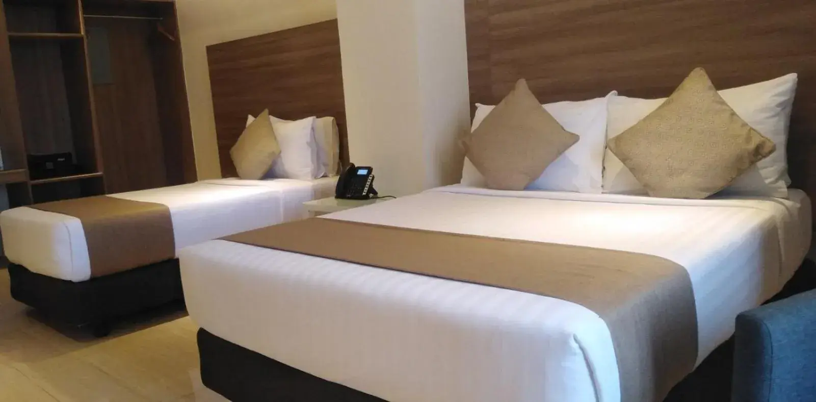 Bed in Eastland Hotel And Residences