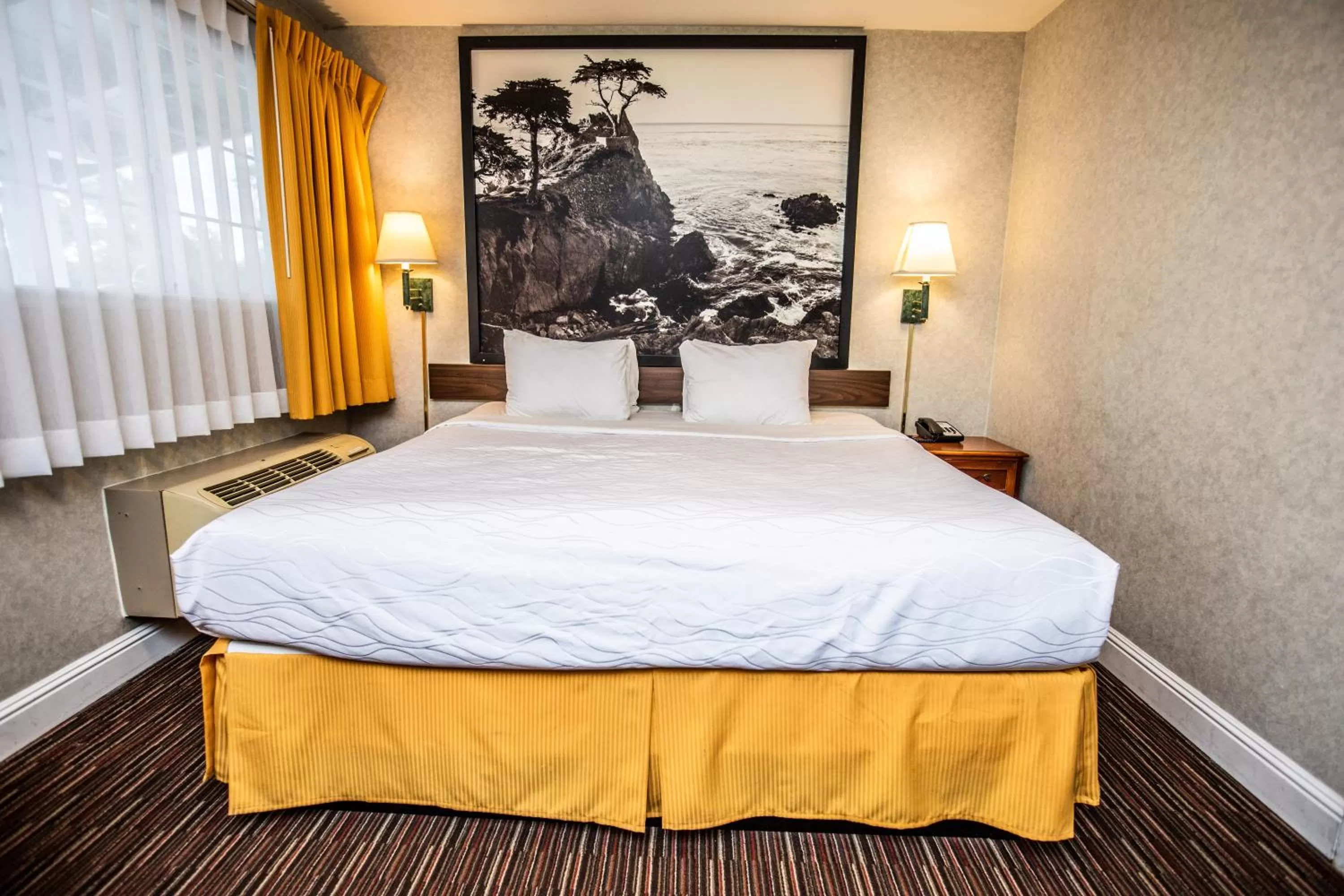 Photo of the whole room, Bed in Pelican Inn