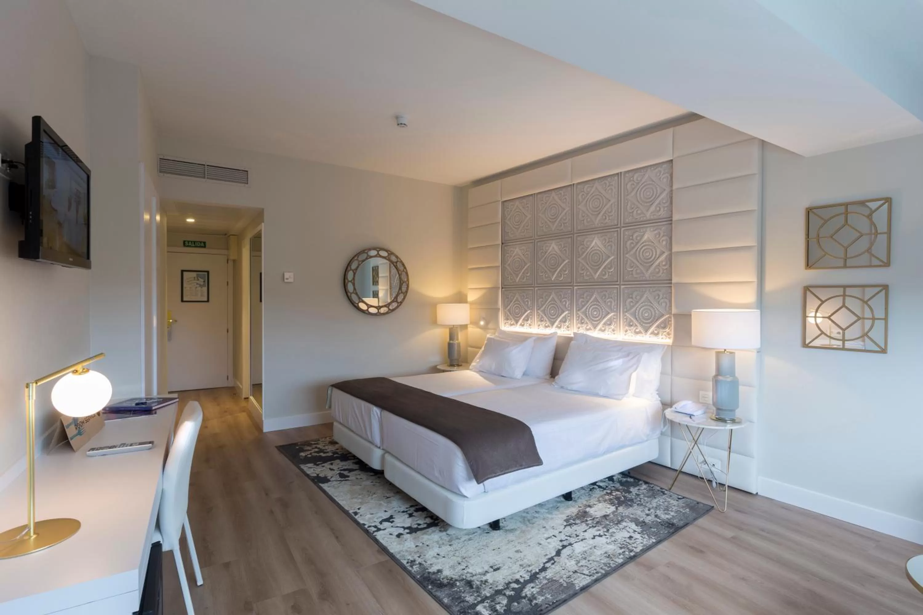 Bedroom, Bed in Hotel Tres Reyes Pamplona