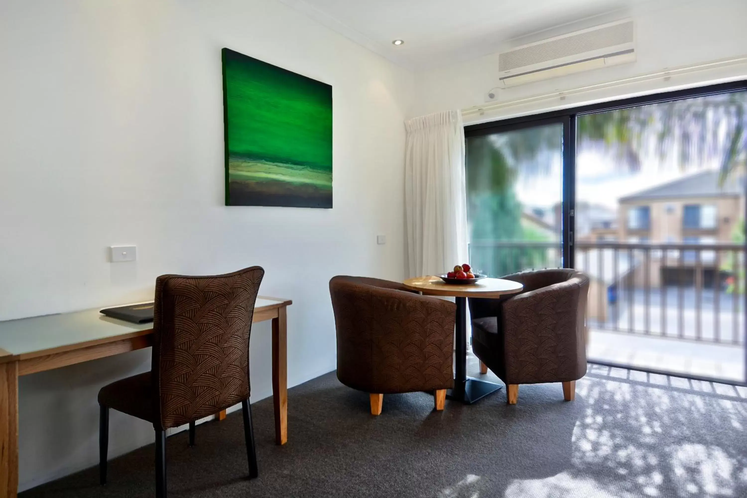 Photo of the whole room, Dining Area in BEST WESTERN Geelong Motor Inn & Serviced Apartments