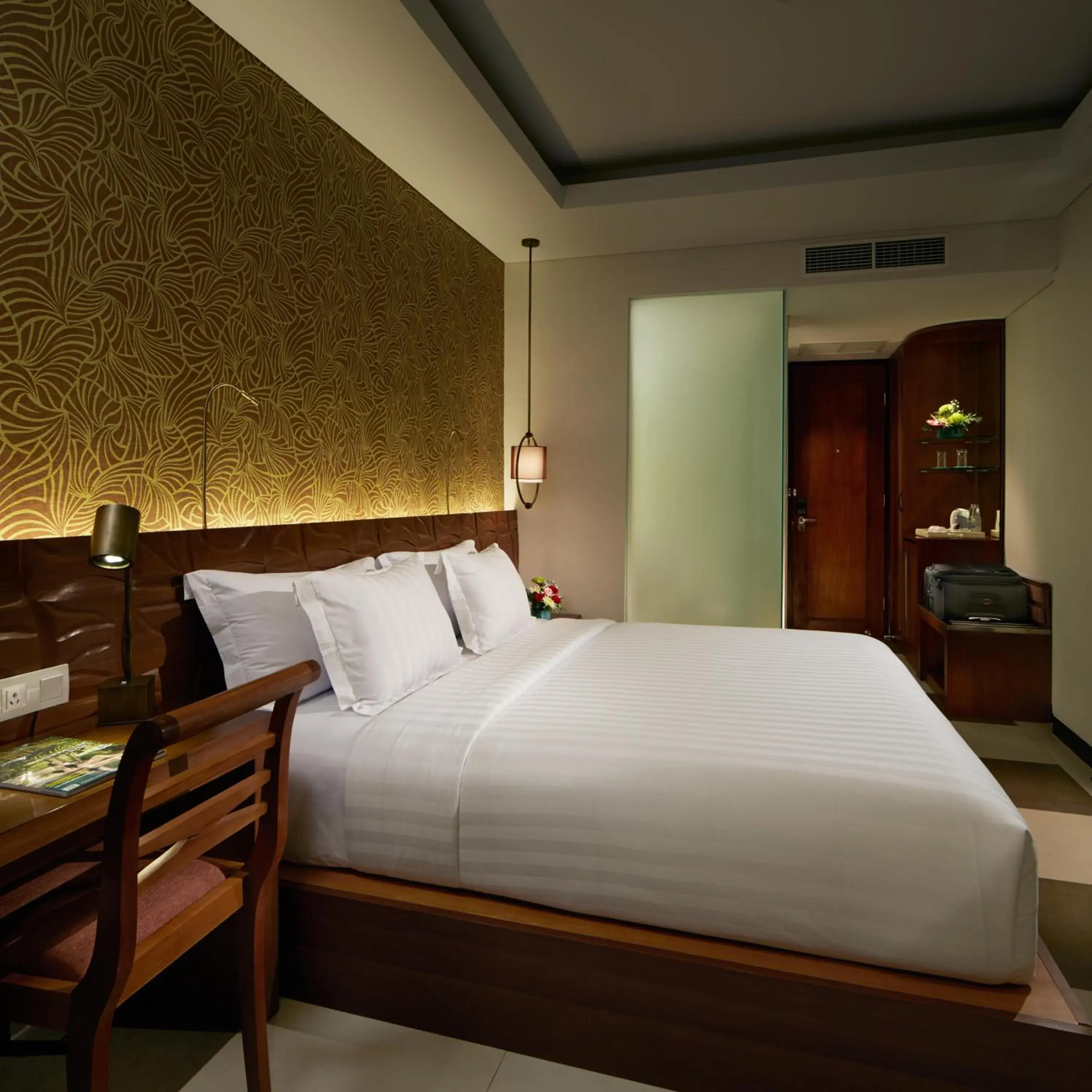 Bedroom, Bed in Sun Island Hotel & Spa Legian