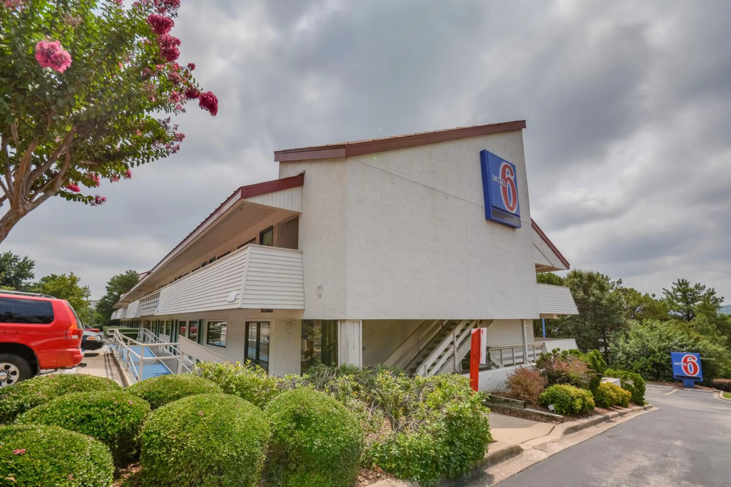 Property building in Motel 6-Birmingham, AL
