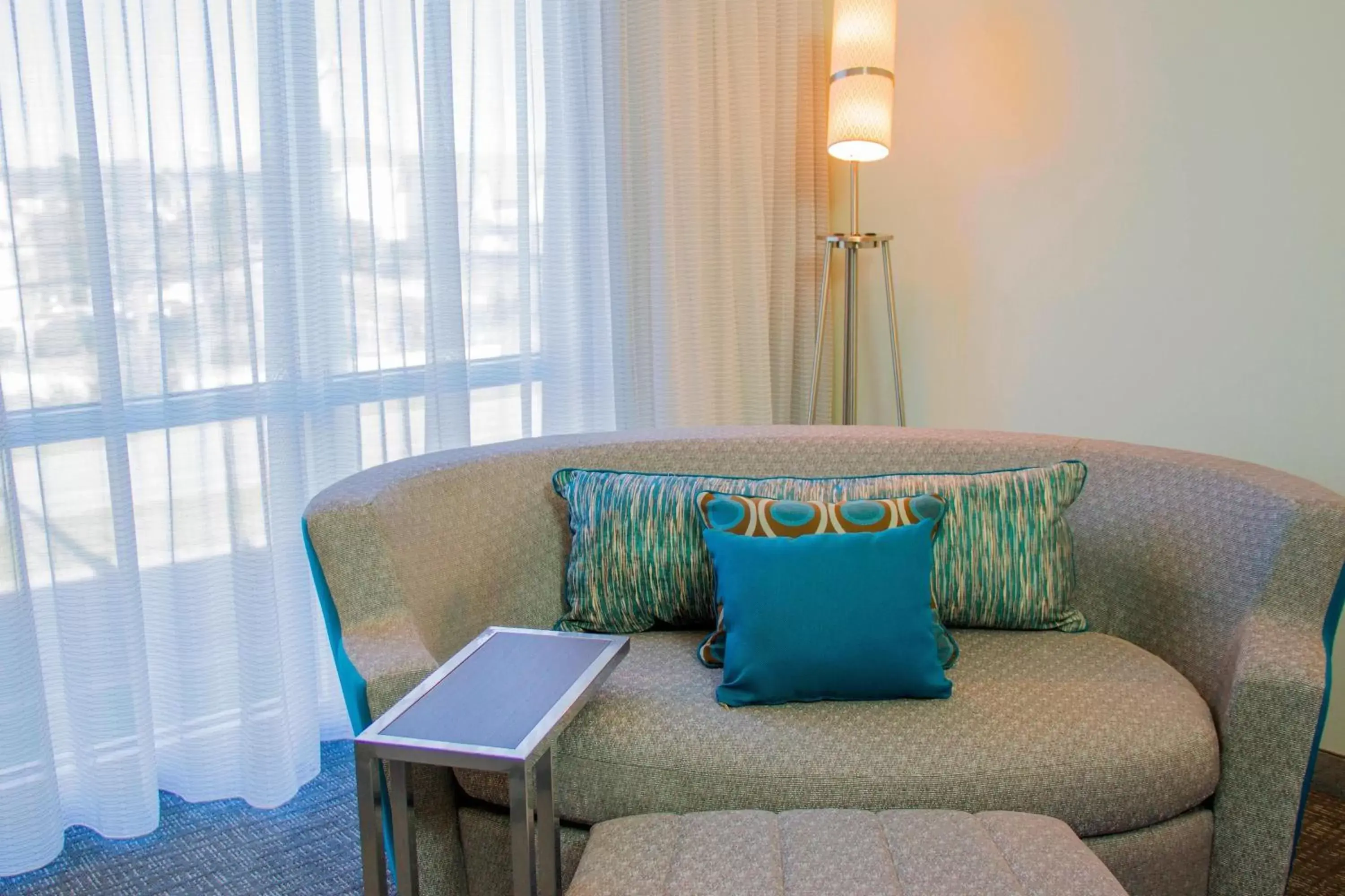 Photo of the whole room, Seating Area in Courtyard by Marriott Fort Walton Beach-West Destin