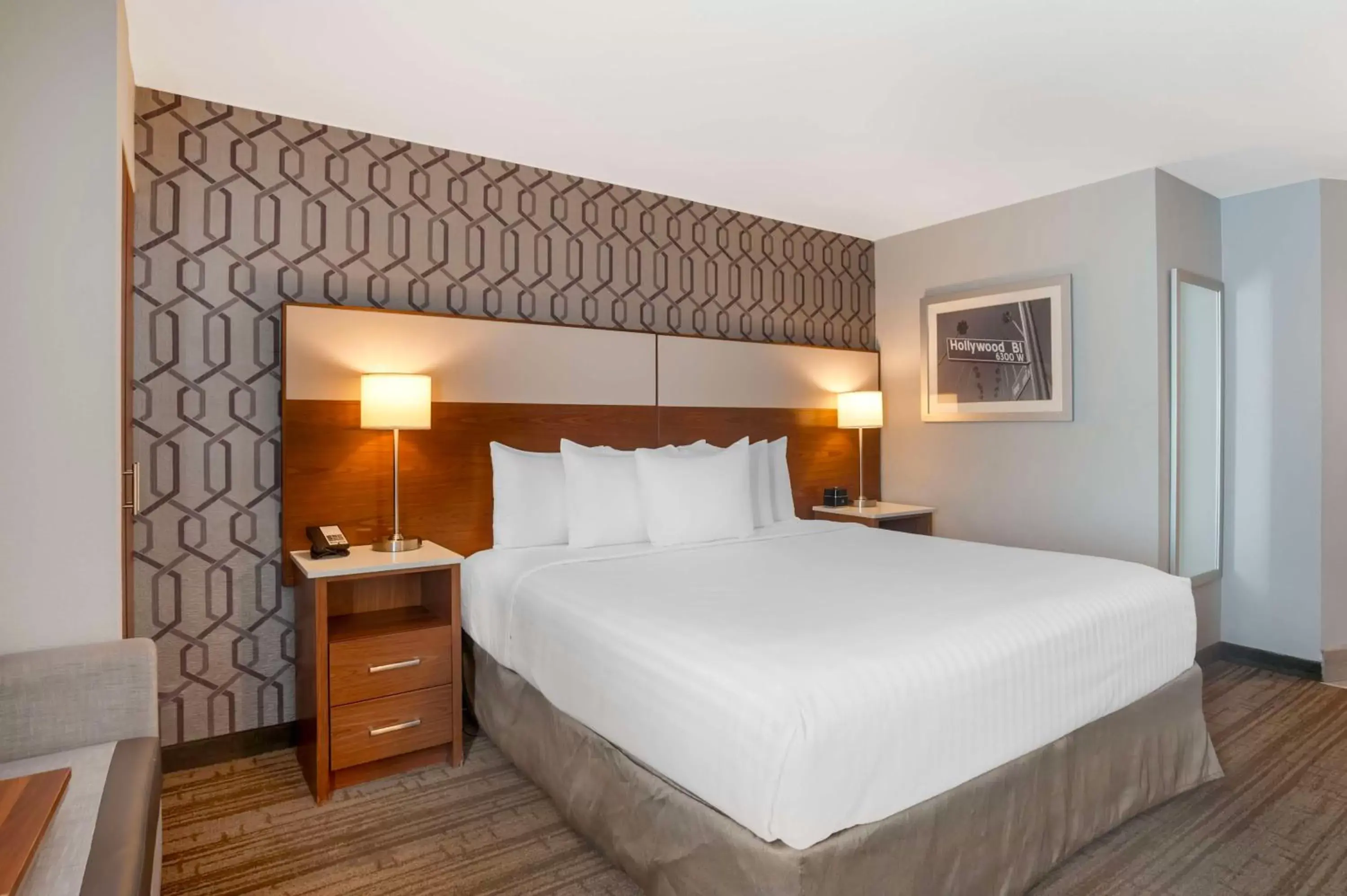 Bedroom, Bed in Best Western Plus Commerce Hotel