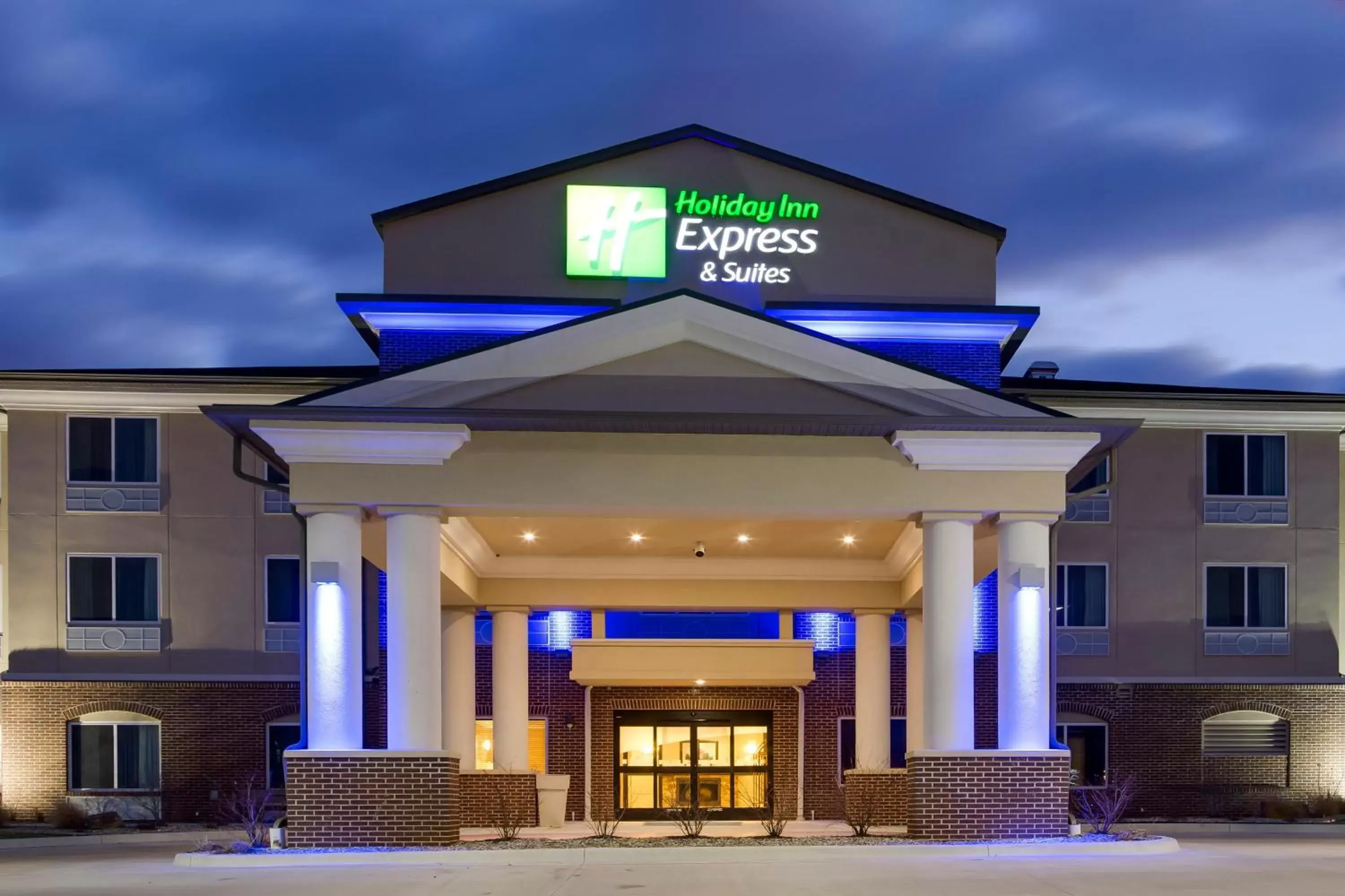 Property Building in Holiday Inn Express & Suites Nevada, an IHG Hotel