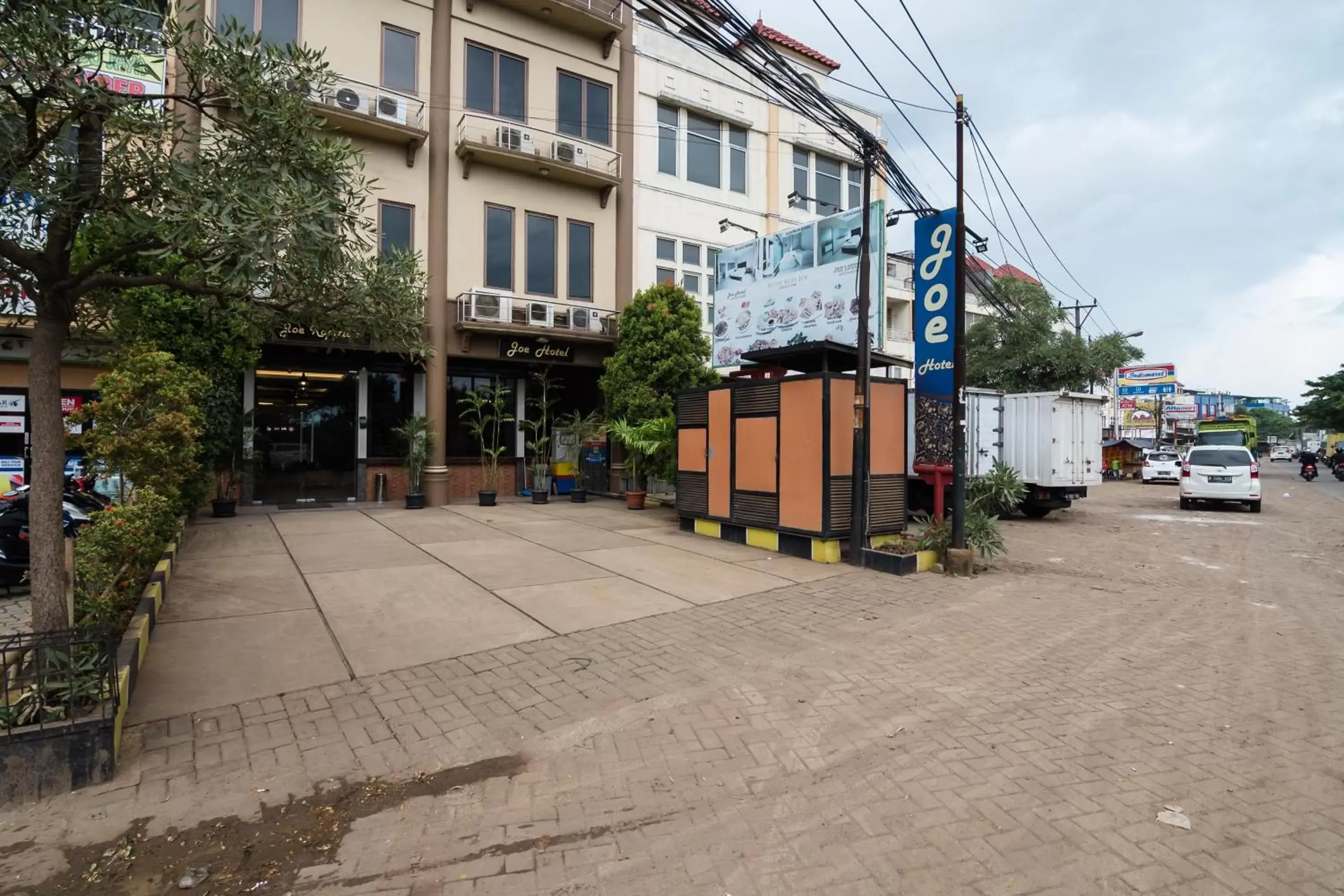 Property building in RedDoorz Plus near Soekarno Hatta Airport 2 Property building in RedDoorz Plus near Soekarno Hatta Airport 2