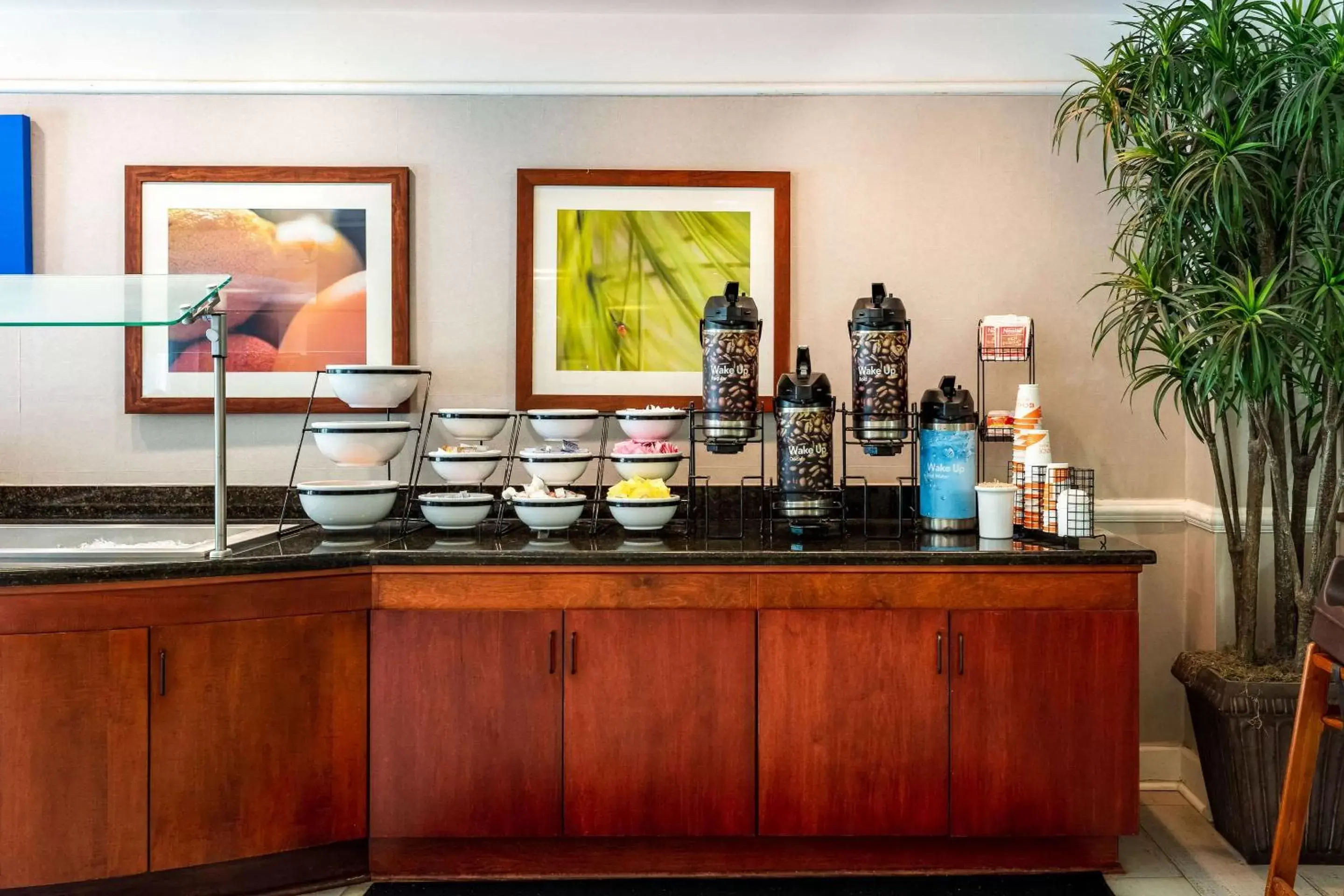 Restaurant/places to eat in Comfort Inn & Suites Savannah Airport