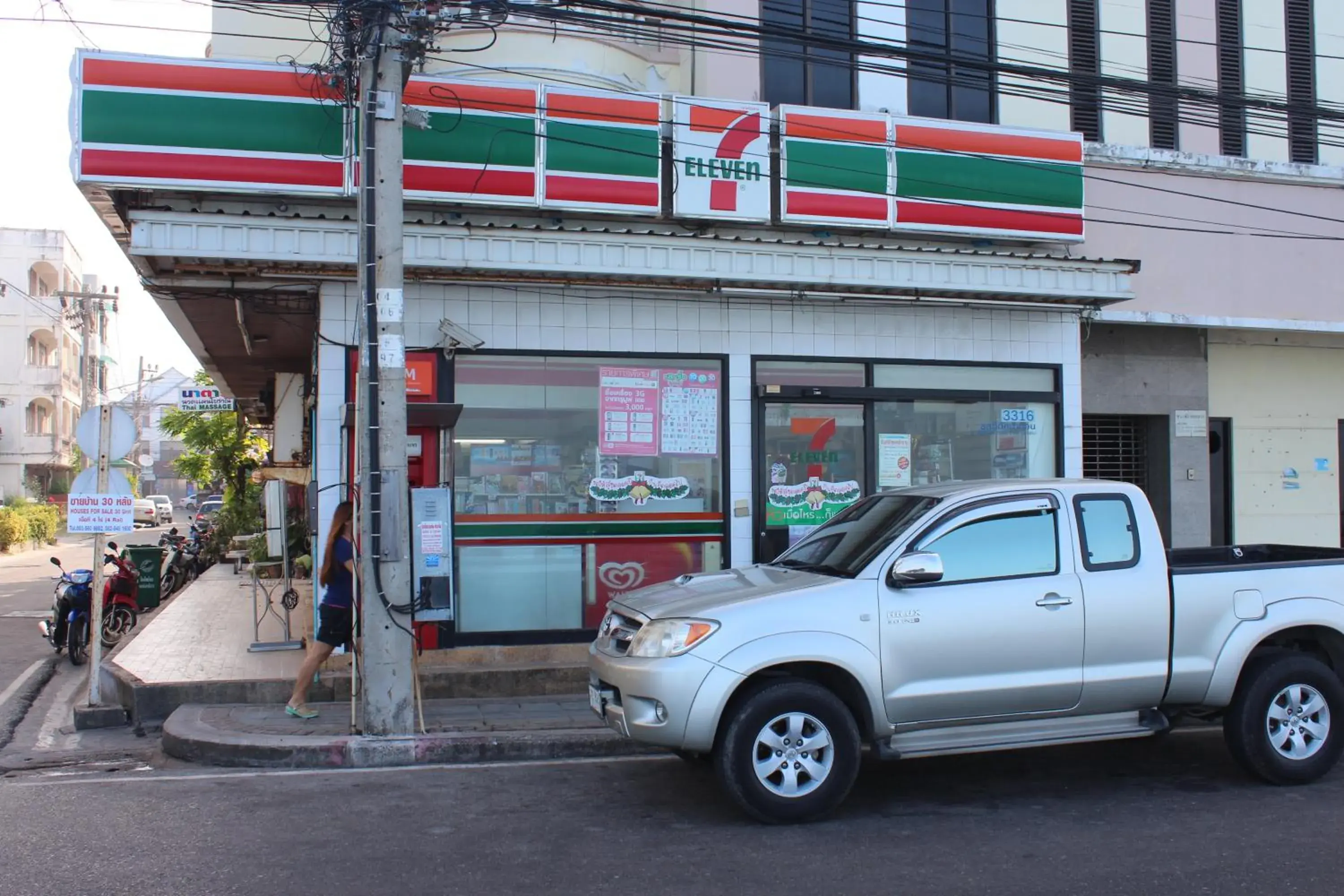 Facade/entrance, Property Building in Sri Samui Hotel