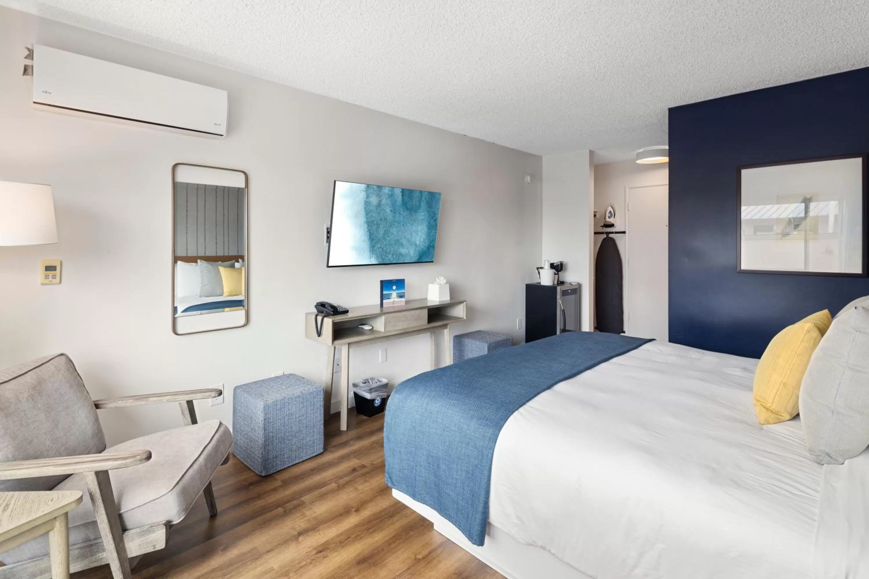 Bedroom, Bed in Sea Harbor Hotel - San Diego