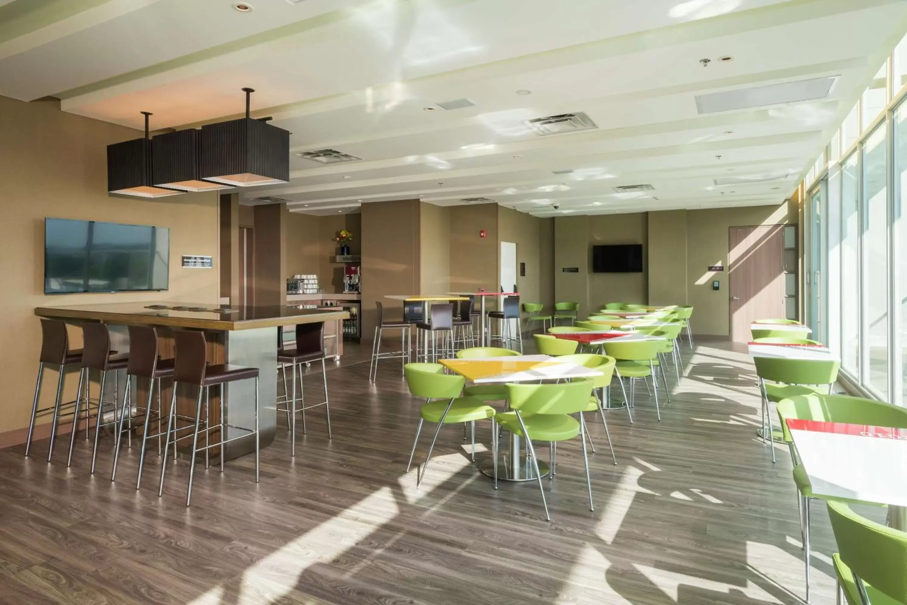 Dining area, Restaurant/Places to Eat in Hampton By Hilton Yopal