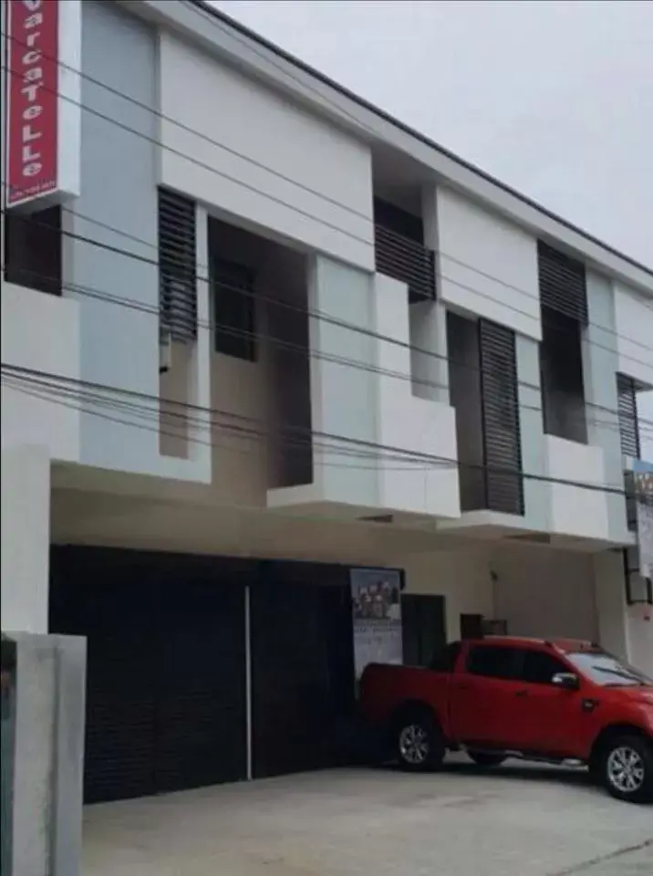 Facade/entrance, Property Building in RedDoorz near New Government Center