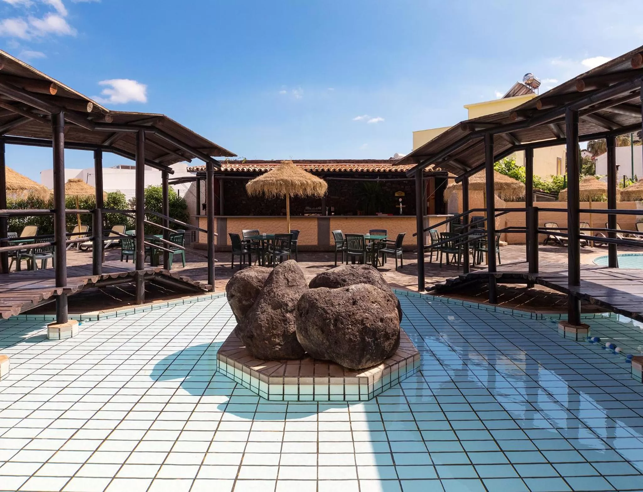 Lounge or bar in Dom Pedro Garajau