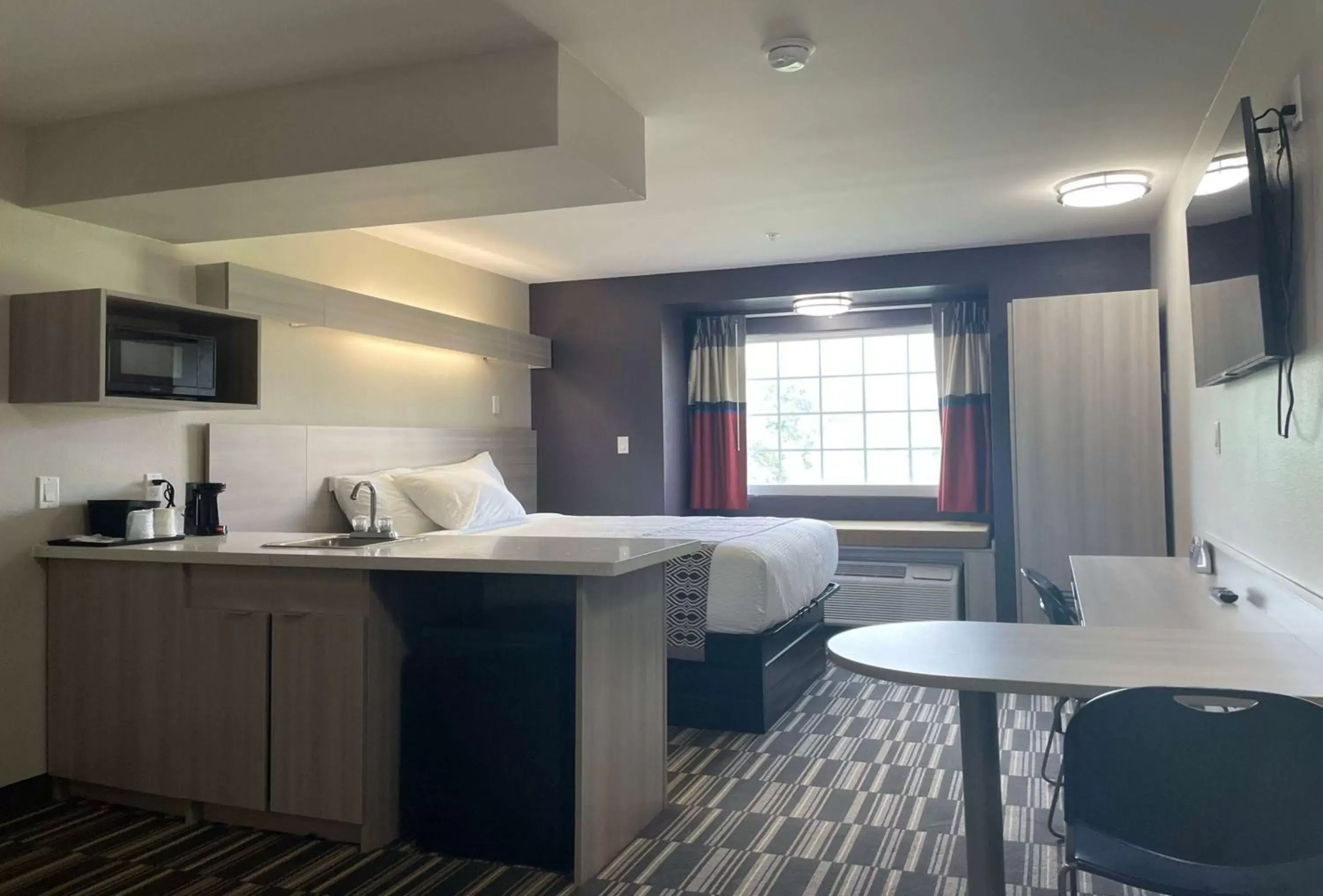 Photo of the whole room, Bathroom in Microtel Inn & Suites by Wyndham Bossier City